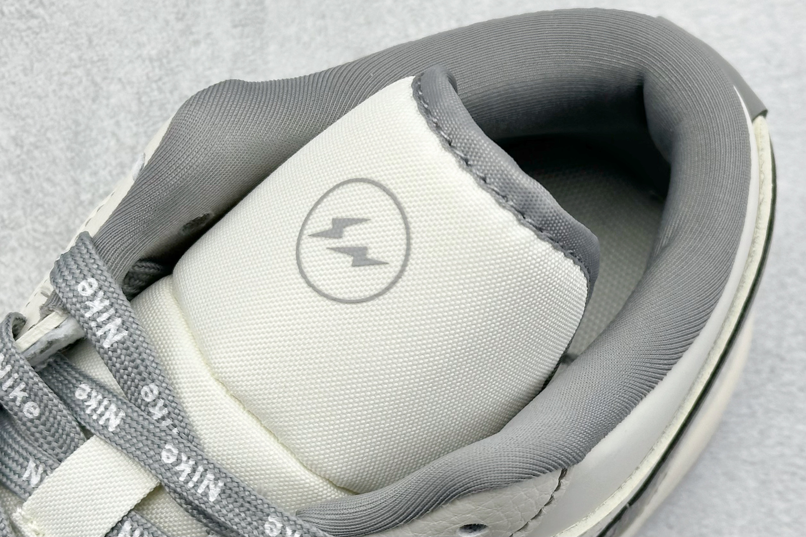 XC版 Air Jordan 1 Low AJ1 乔1 闪电联名-米白灰 周年高端定制 低帮休闲板鞋  CF3688-020