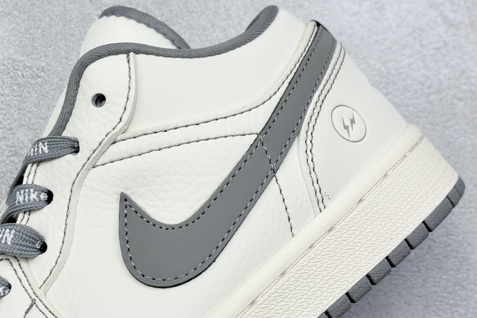 XC版 Air Jordan 1 Low AJ1 乔1 闪电联名-米白灰 周年高端定制 低帮休闲板鞋  CF3688-020