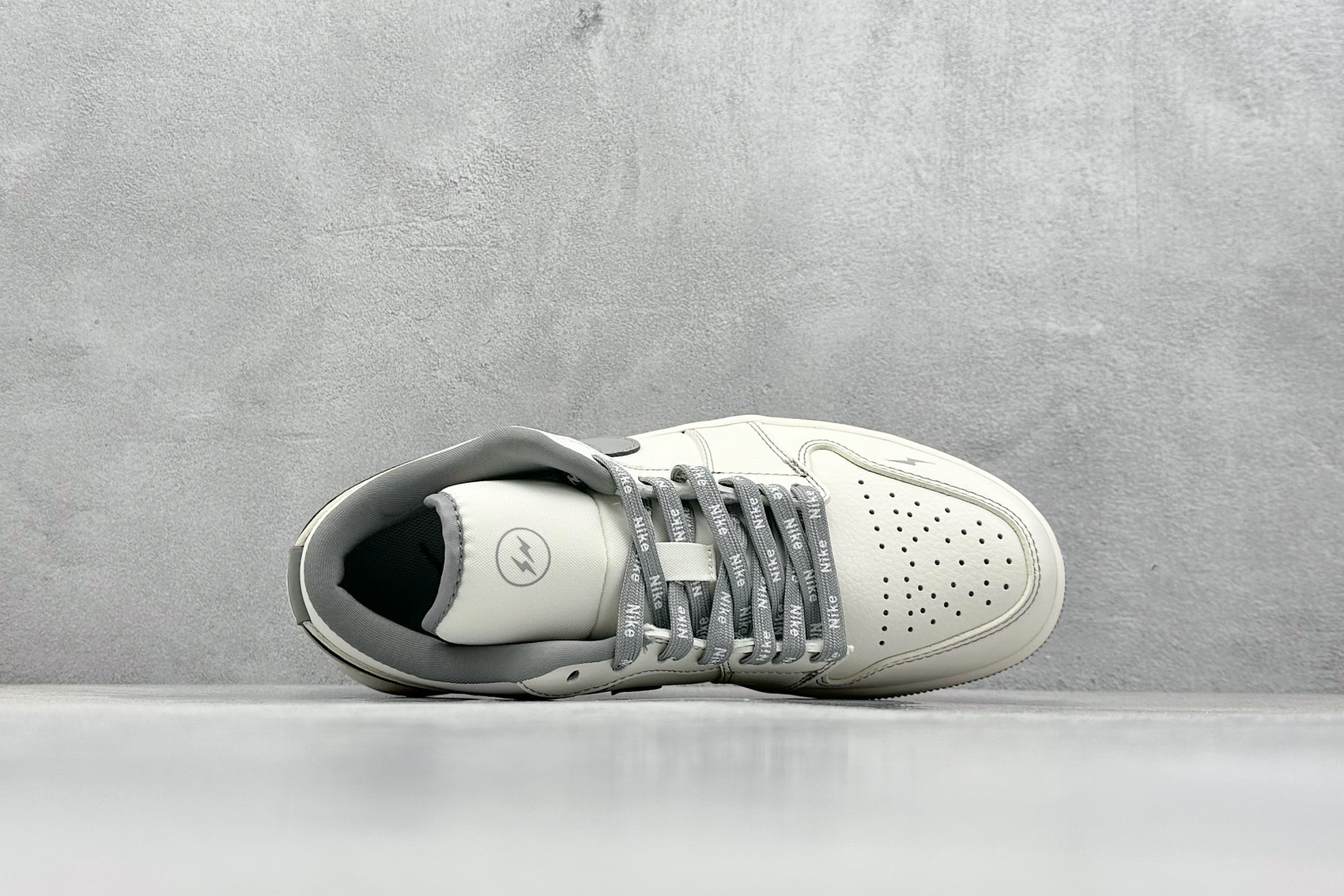 XC版 Air Jordan 1 Low AJ1 乔1 闪电联名-米白灰 周年高端定制 低帮休闲板鞋  CF3688-020