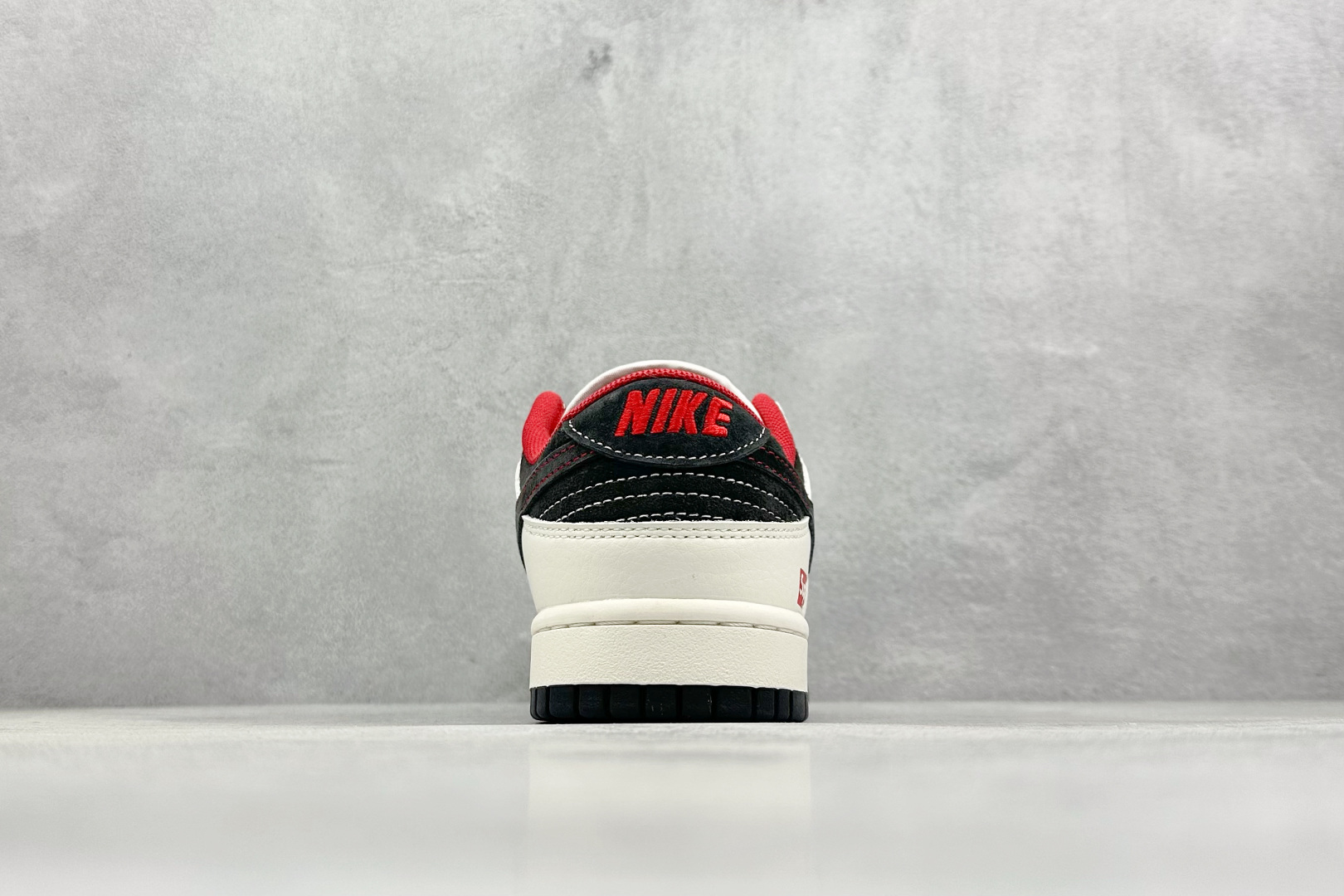 Nike SB Dunk Low x Supreme 白黑红小钩满天星  XS1086-022