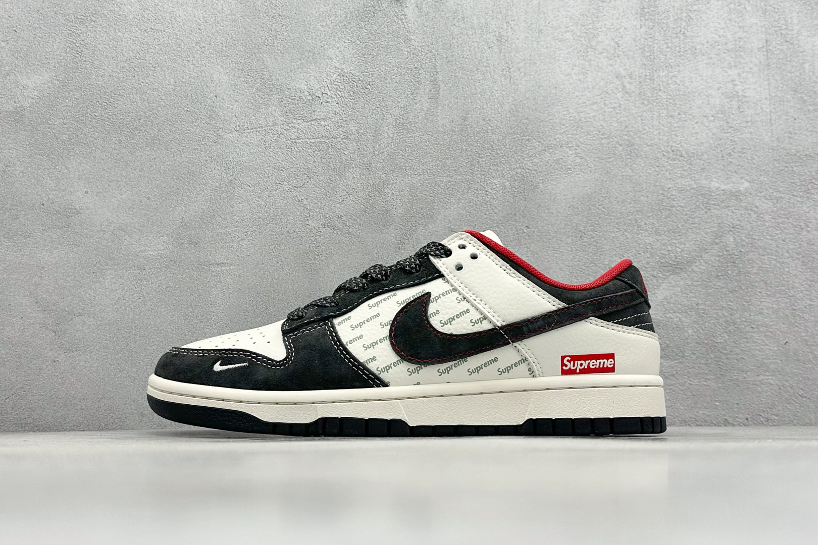 Nike SB Dunk Low x Supreme 白黑红小钩满天星  XS1086-022