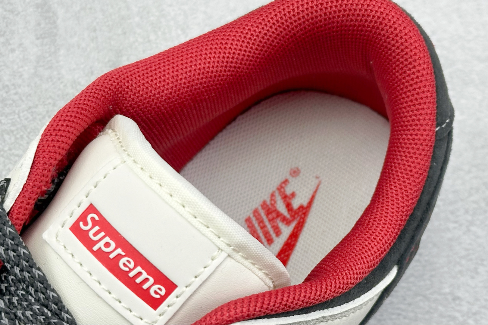 Nike SB Dunk Low x Supreme 白黑红小钩满天星  XS1086-022