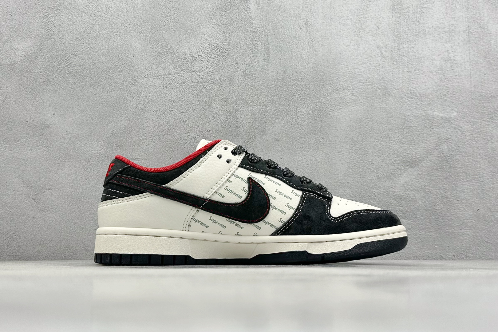 Nike SB Dunk Low x Supreme 白黑红小钩满天星  XS1086-022