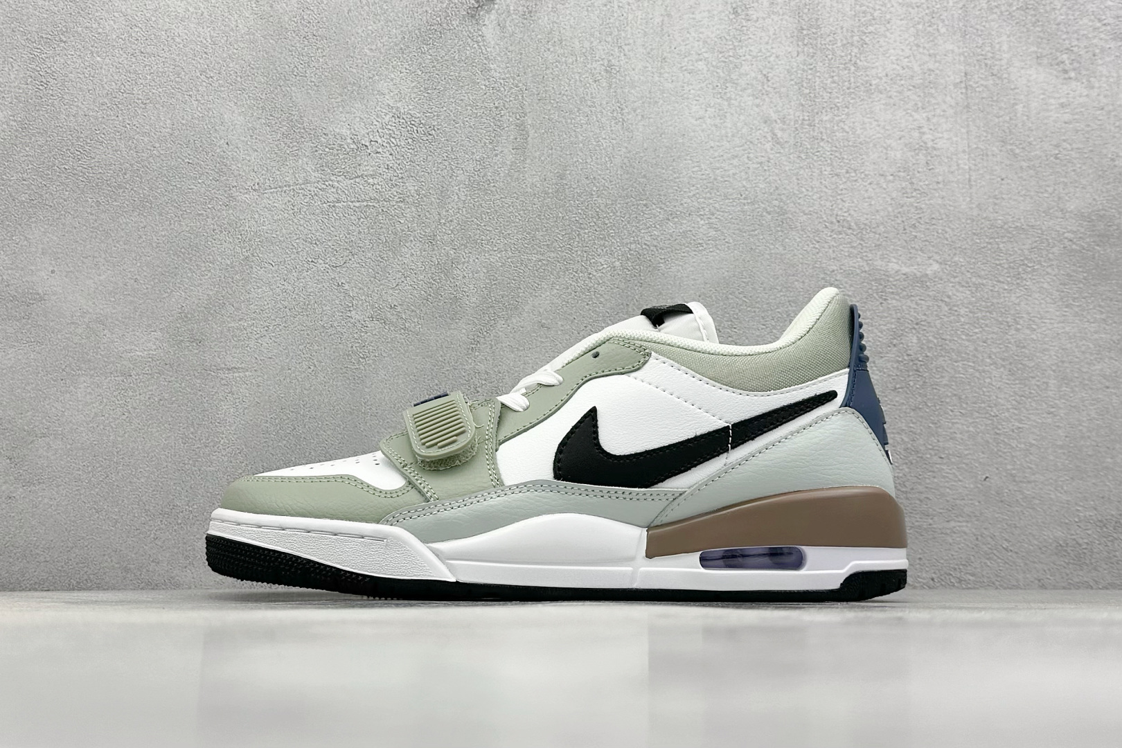 最强312 Air Jordan Legacy 312 Low 有着交错结合的设计 HV5970-101