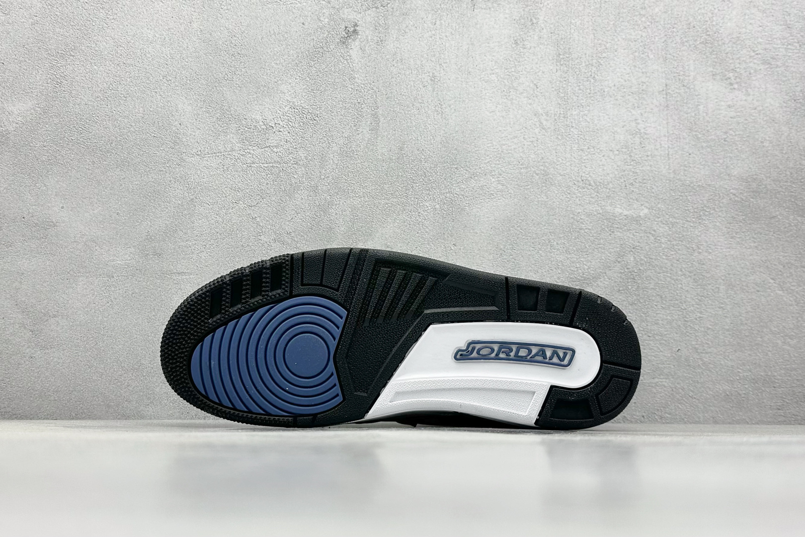 最强312 Air Jordan Legacy 312 Low 有着交错结合的设计 HV5970-101