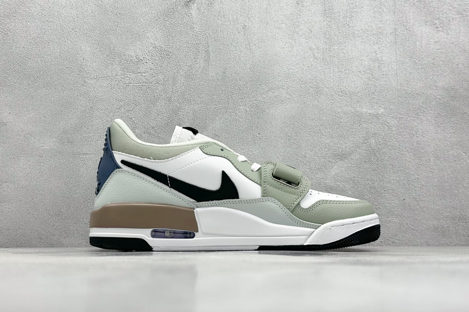 最强312 Air Jordan Legacy 312 Low 有着交错结合的设计 HV5970-101