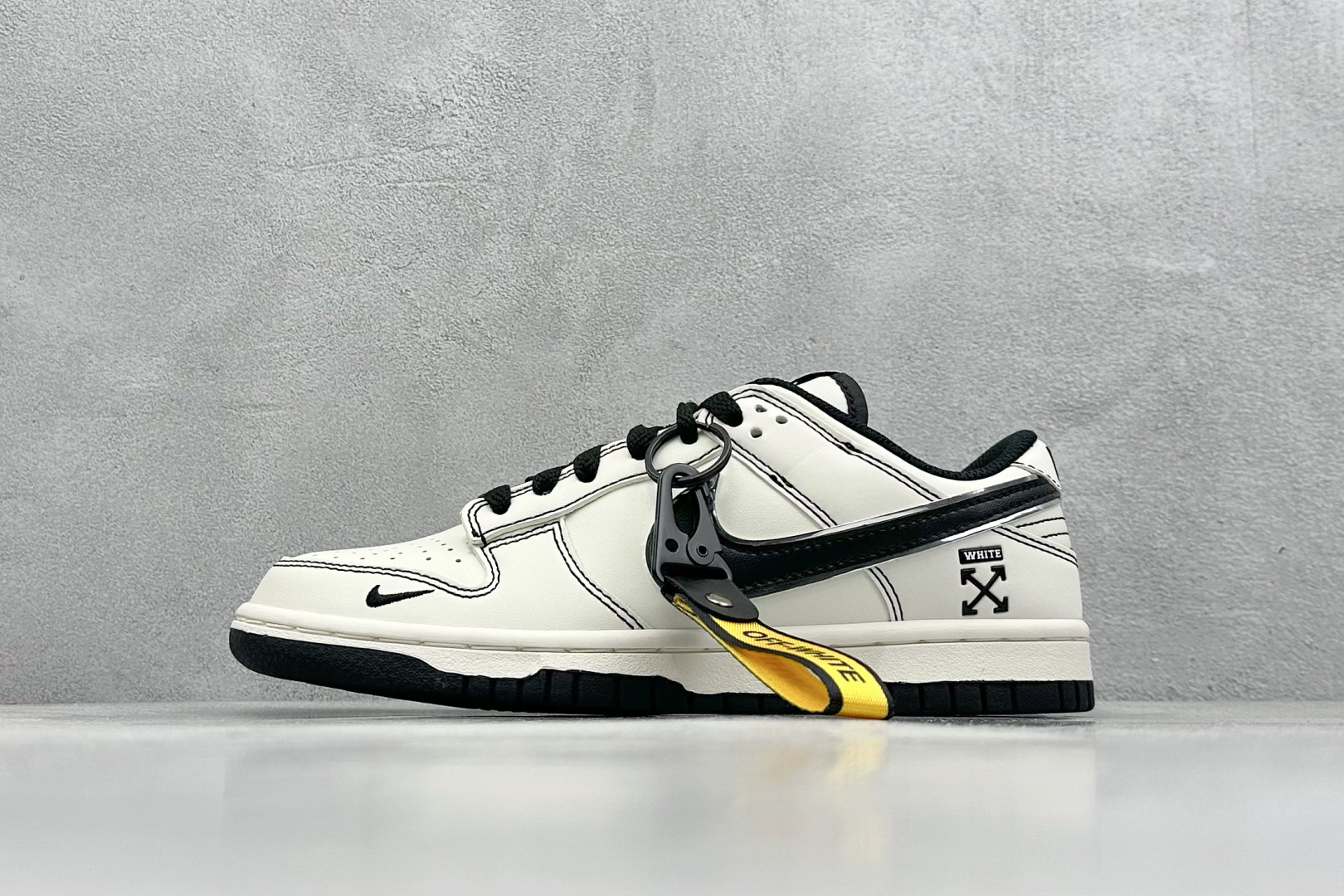 XC版 Nk SB Dunk Low OFF-WHITE联名-米黑勾 周年高端定制 低帮休闲板鞋 DJ2024-003