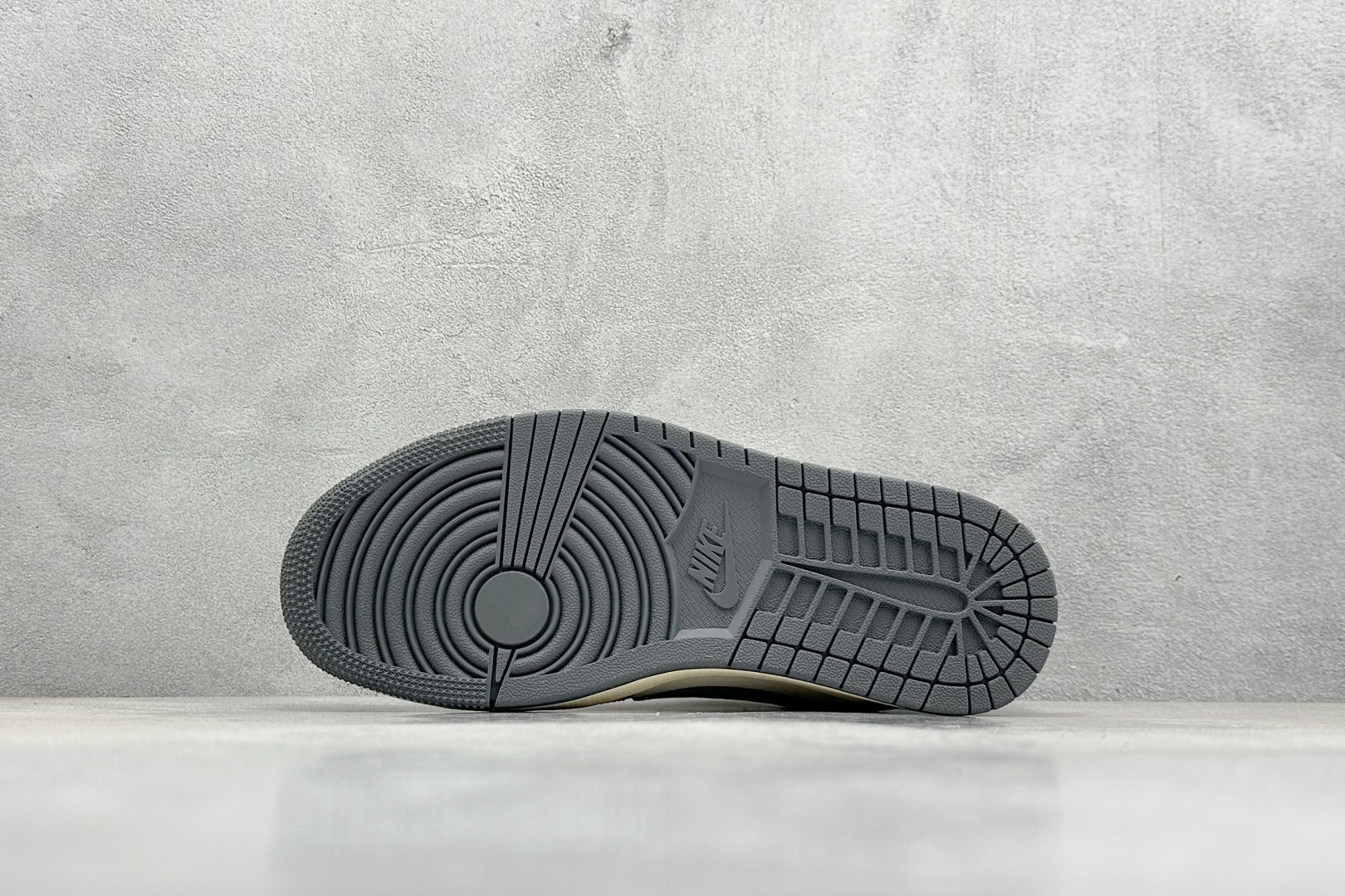 Travis Scott x Nike Air Jordan 1 Low 蛇年限定 Air Jordan 1 Low 反转白灰紫小钩倒钩  XS3086-010