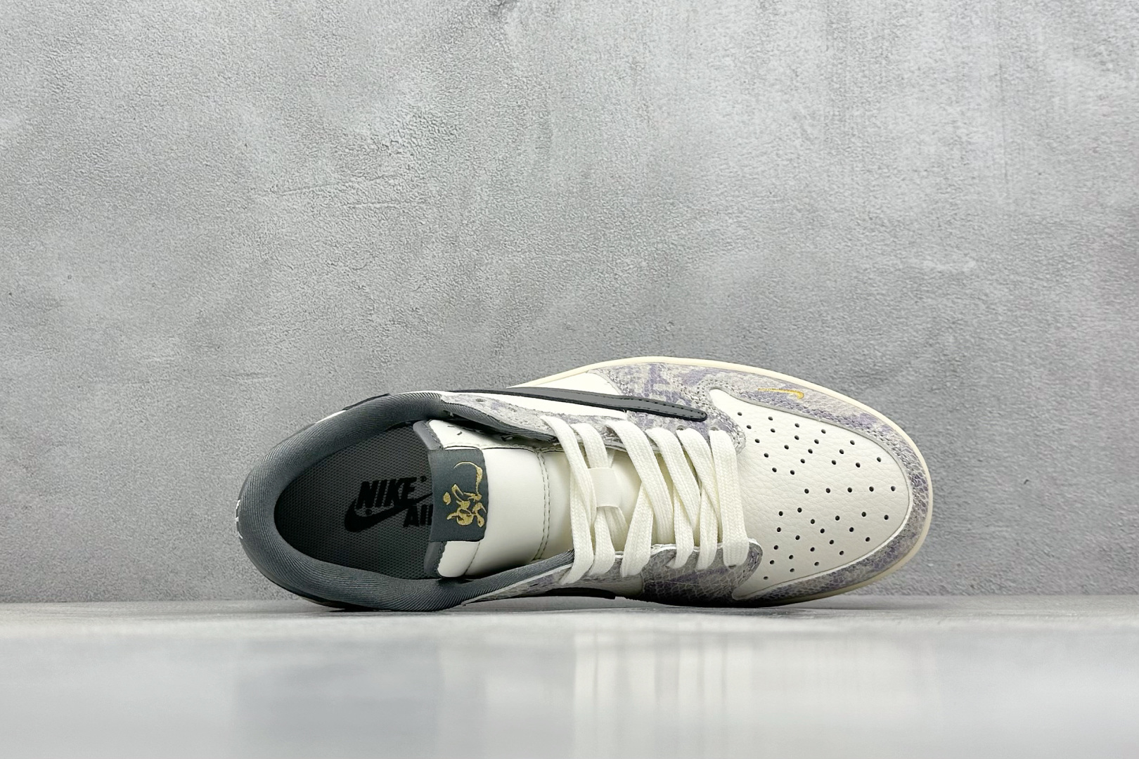 Travis Scott x Nike Air Jordan 1 Low 蛇年限定 Air Jordan 1 Low 反转白灰紫小钩倒钩  XS3086-010