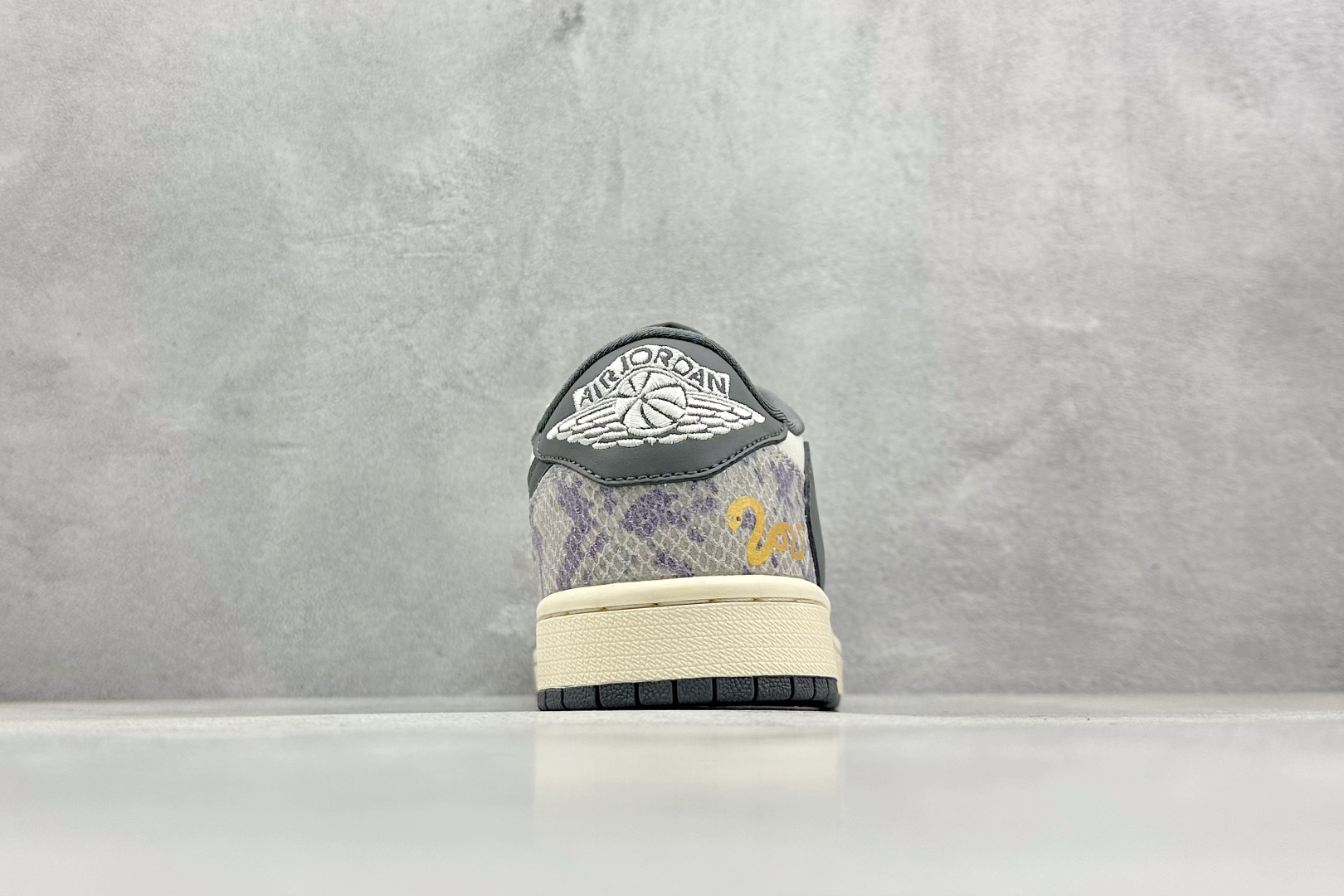 Travis Scott x Nike Air Jordan 1 Low 蛇年限定 Air Jordan 1 Low 反转白灰紫小钩倒钩  XS3086-010