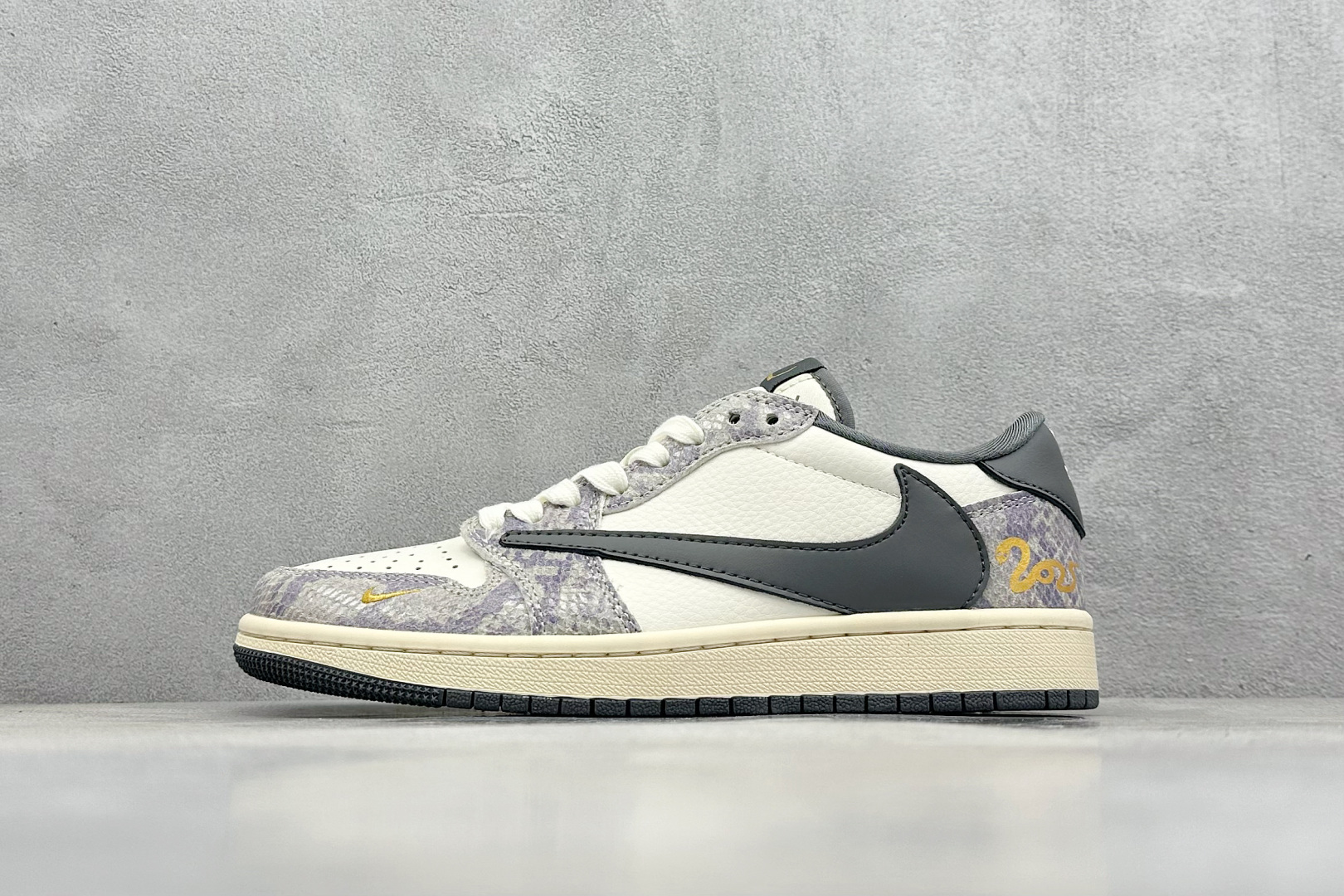 Travis Scott x Nike Air Jordan 1 Low 蛇年限定 Air Jordan 1 Low 反转白灰紫小钩倒钩  XS3086-010