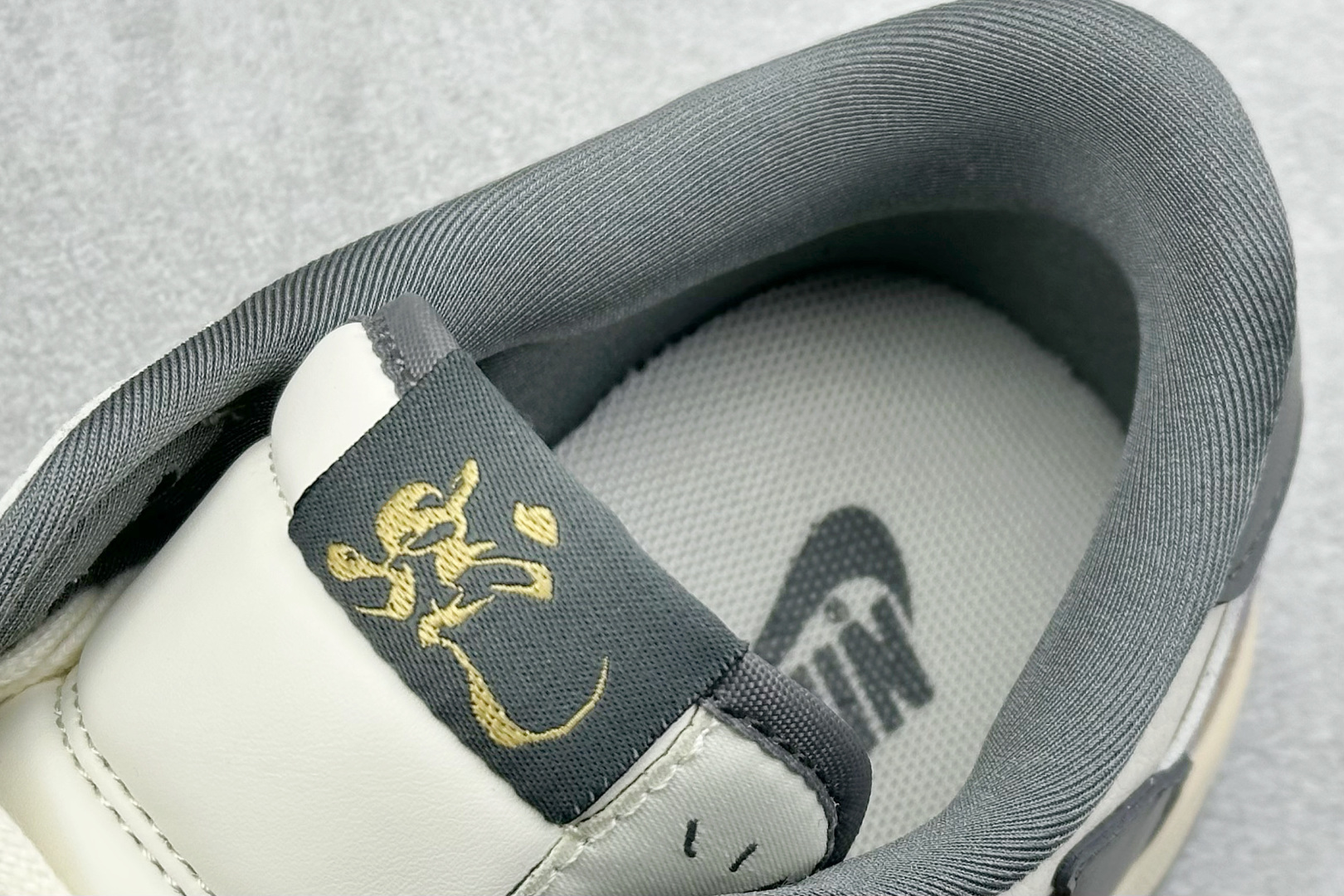 Travis Scott x Nike Air Jordan 1 Low 蛇年限定 Air Jordan 1 Low 反转白灰紫小钩倒钩  XS3086-010