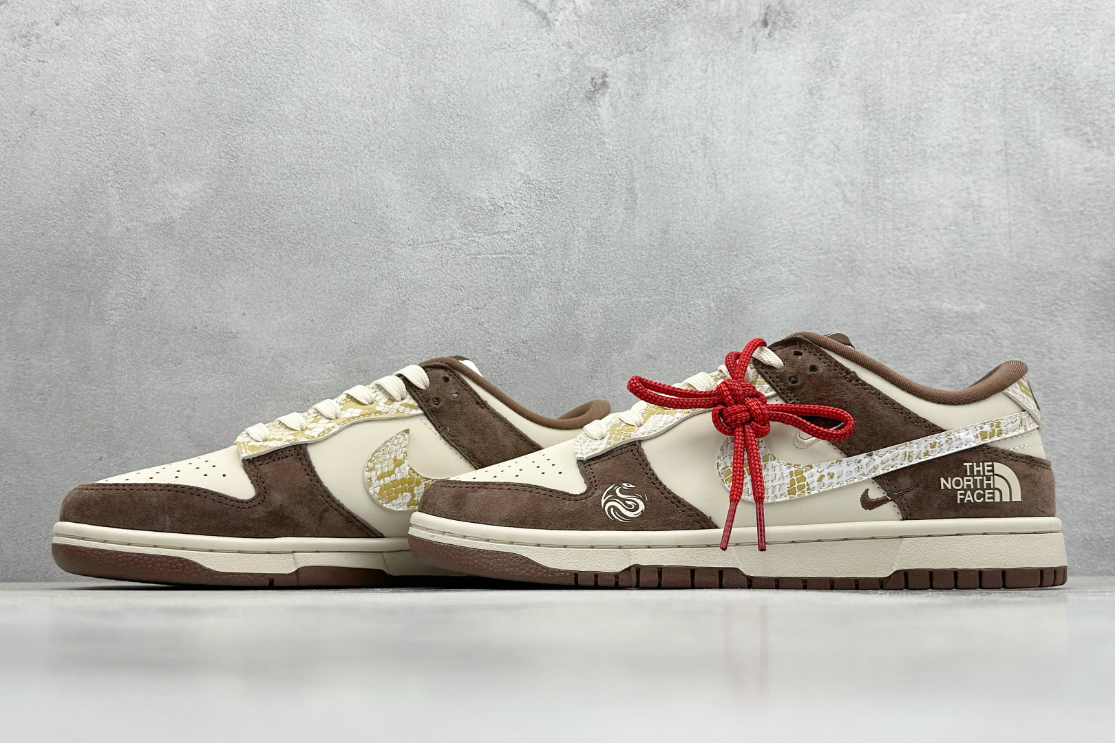 XC版 Nike SB Dunk Low“ 北面联名蛇年限定——米棕白蛇” 周年高端定制 低帮休闲板鞋  CH8311-234