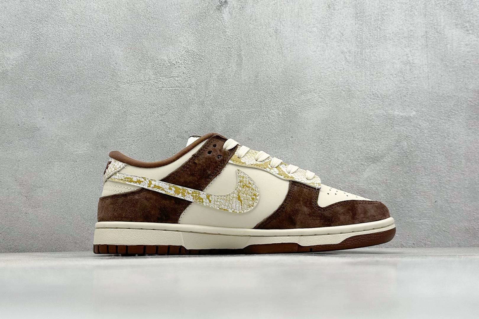 XC版 Nike SB Dunk Low“ 北面联名蛇年限定——米棕白蛇” 周年高端定制 低帮休闲板鞋  CH8311-234