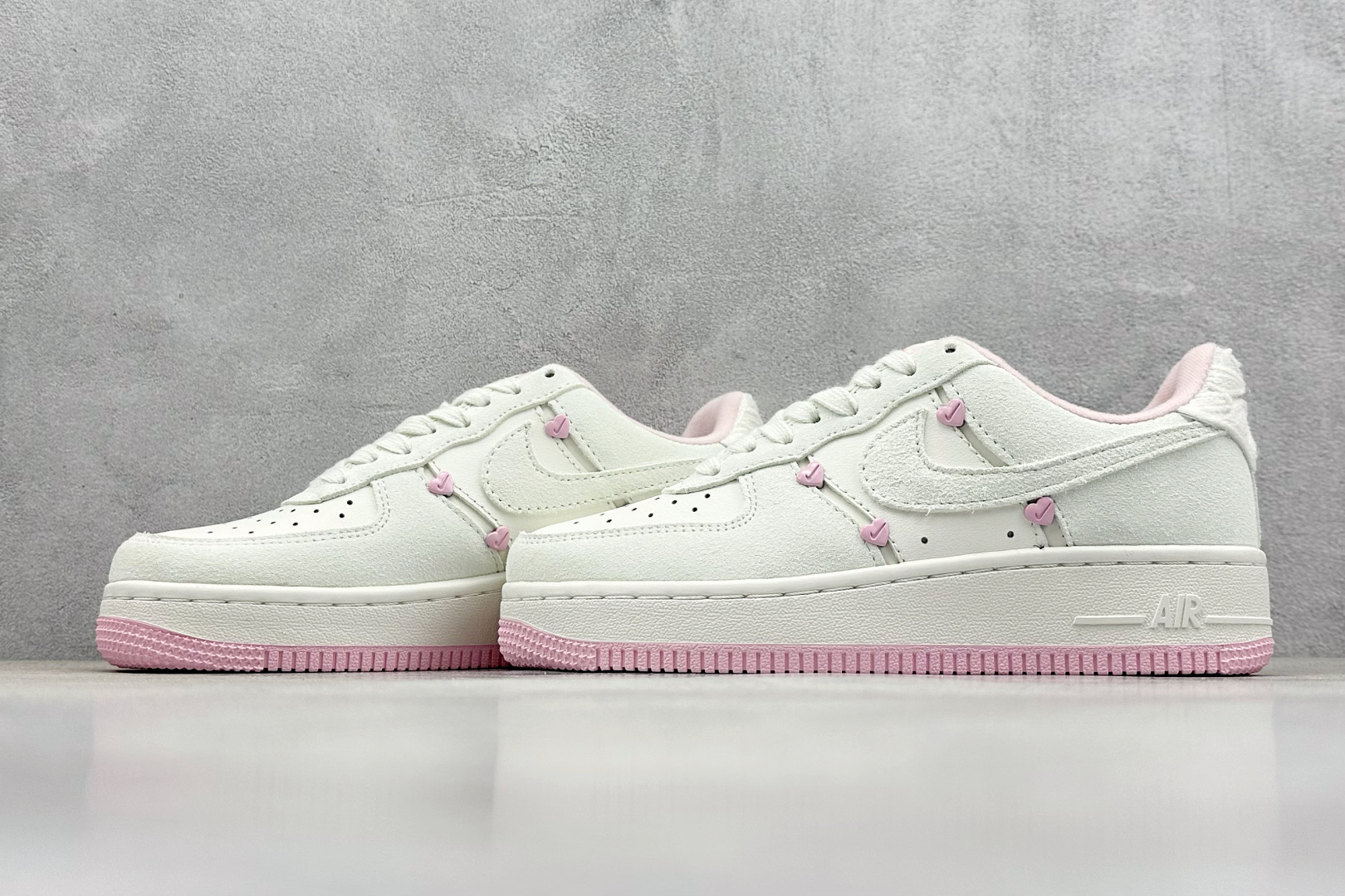 Nike Air Force 1 Low 苹果情人节  HV5992-111