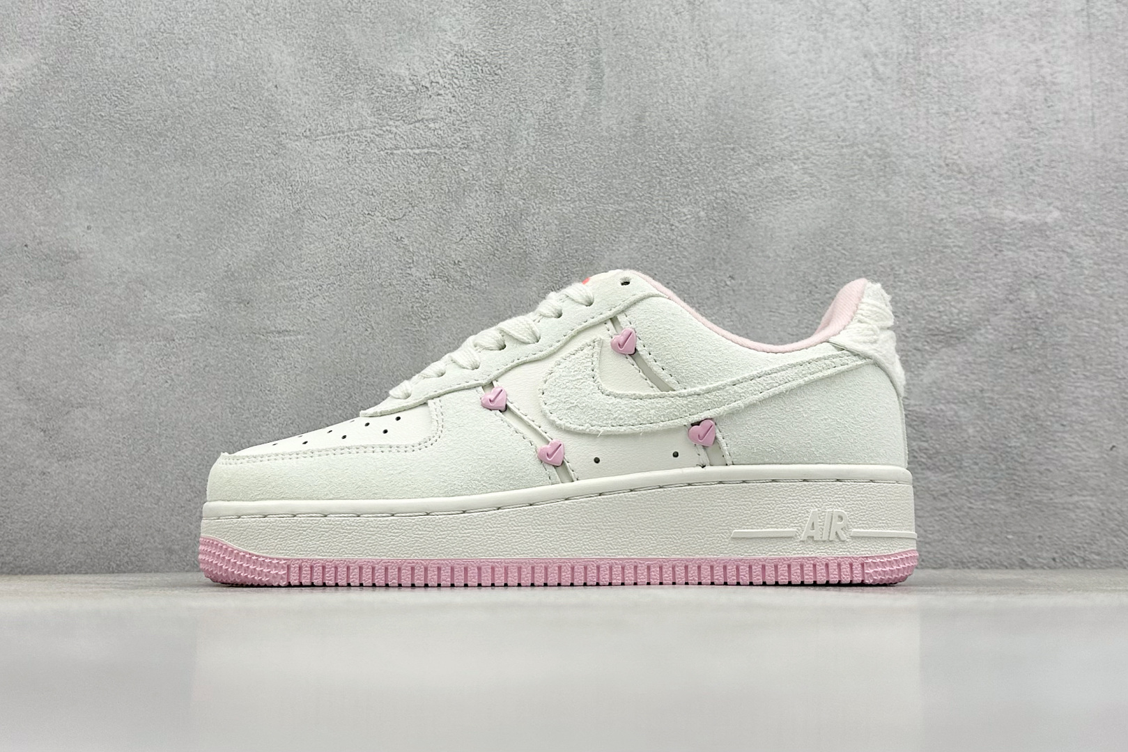Nike Air Force 1 Low 苹果情人节  HV5992-111