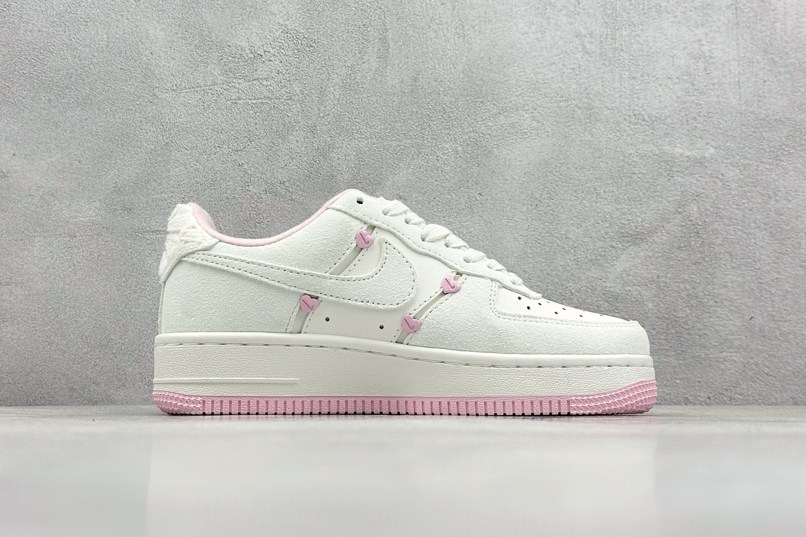 Nike Air Force 1 Low 苹果情人节  HV5992-111