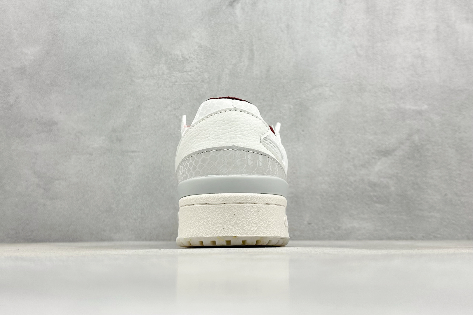 XL版 Adidas阿迪达斯Originals Forum 84 Low Classic 蛇年主题 头层经典潮流低帮休闲鞋  JP9969
