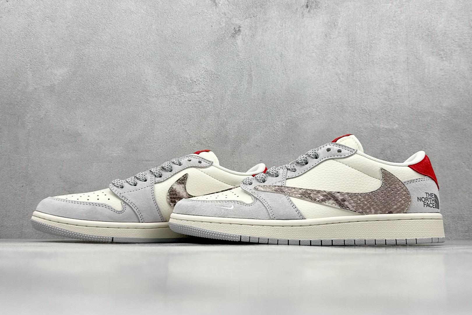 XL版 Travis Scott x Nike Air Jordan 1 Low x The North Face Air Jordan 1 Low 反转白灰小钩满天星倒钩  HD2258-623