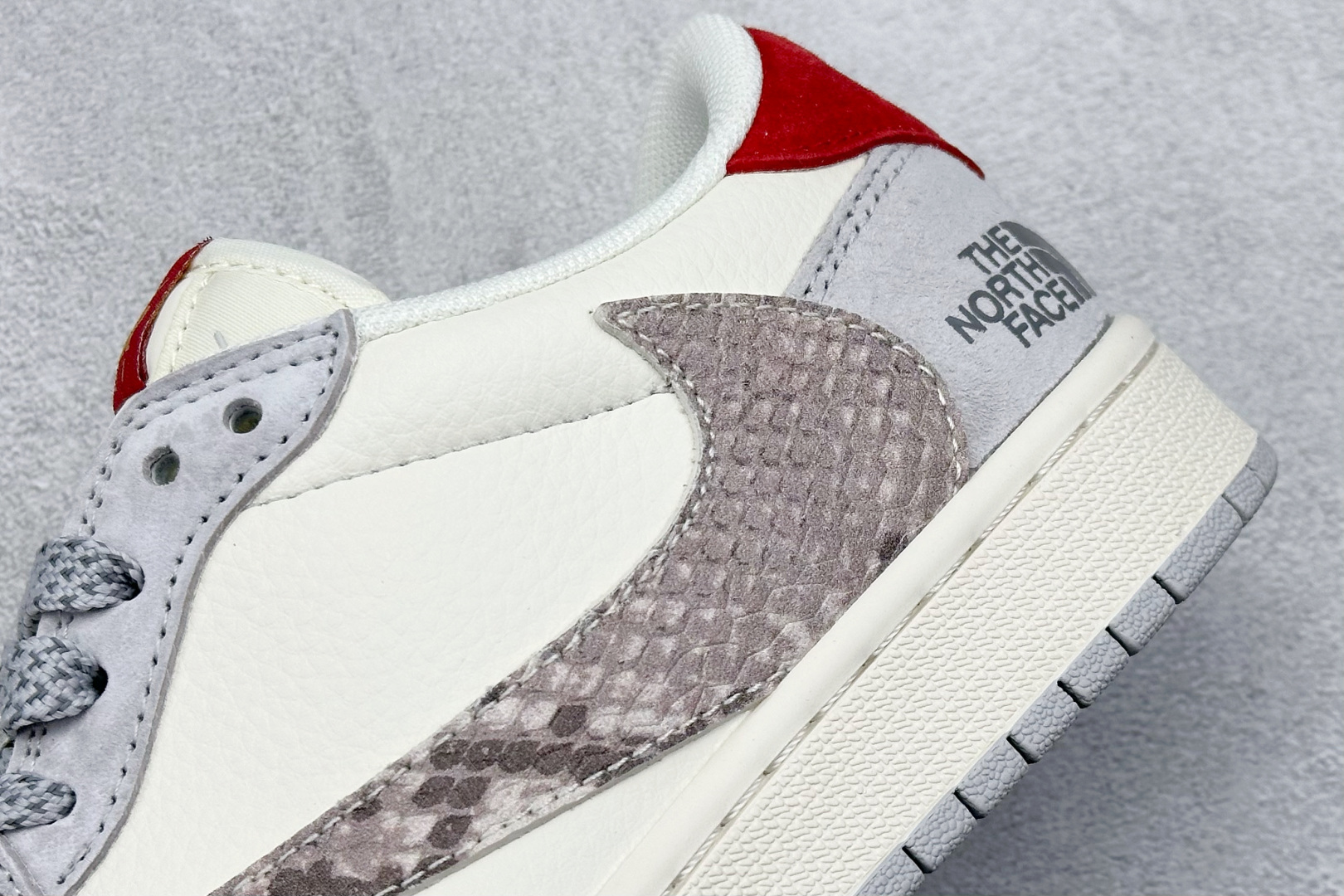 XL版 Travis Scott x Nike Air Jordan 1 Low x The North Face Air Jordan 1 Low 反转白灰小钩满天星倒钩  HD2258-623