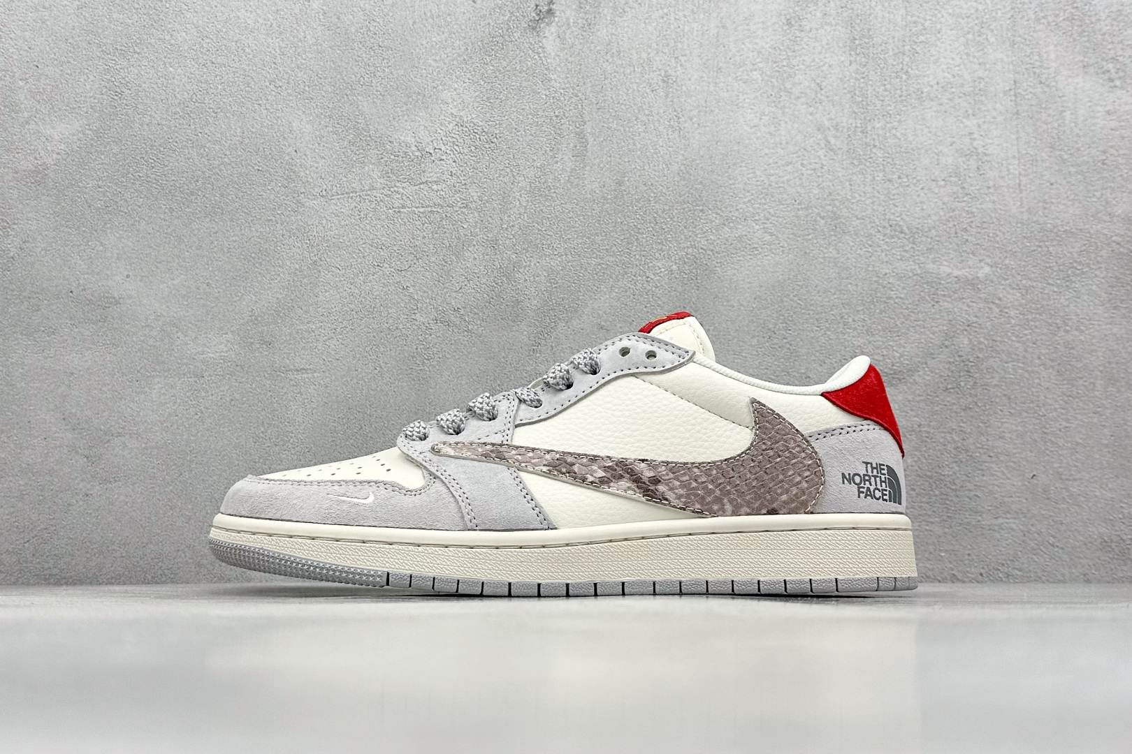 XL版 Travis Scott x Nike Air Jordan 1 Low x The North Face Air Jordan 1 Low 反转白灰小钩满天星倒钩  HD2258-623
