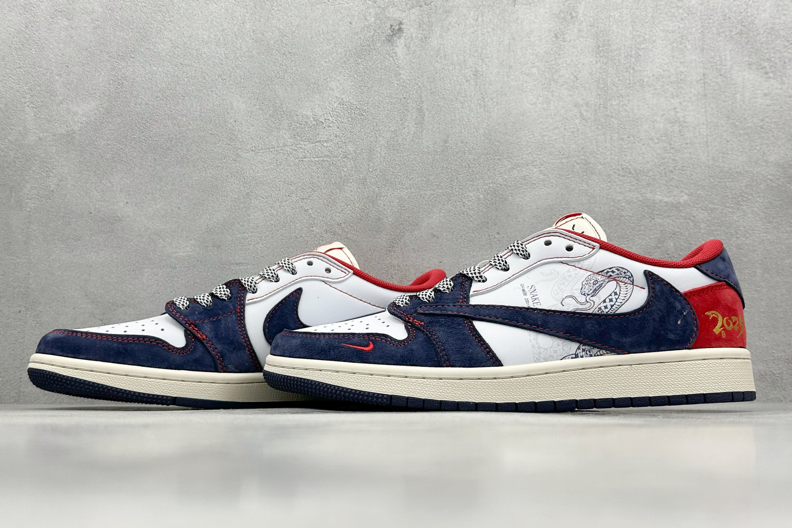 XL版 Travis Scott x Nike Air Jordan 1 Low 蛇年限定 Air Jordan 1 Low 反转白蓝红小钩满天星倒钩 HD2258-011