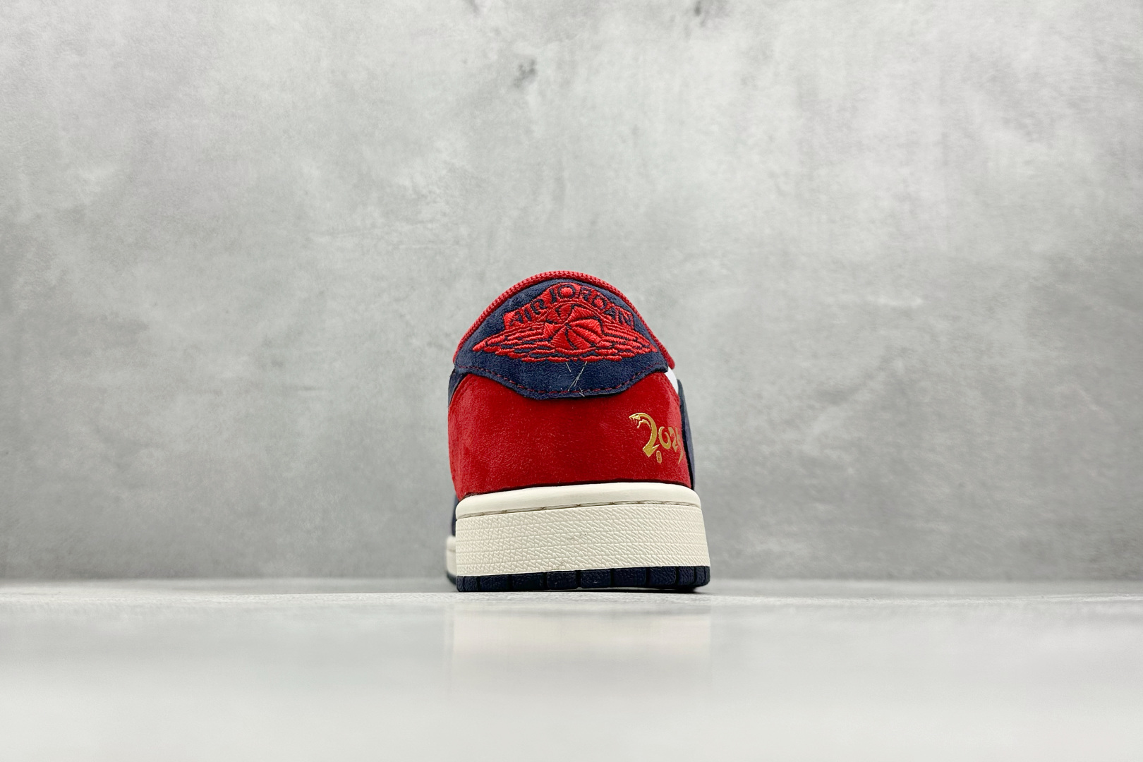XL版 Travis Scott x Nike Air Jordan 1 Low 蛇年限定 Air Jordan 1 Low 反转白蓝红小钩满天星倒钩 HD2258-011