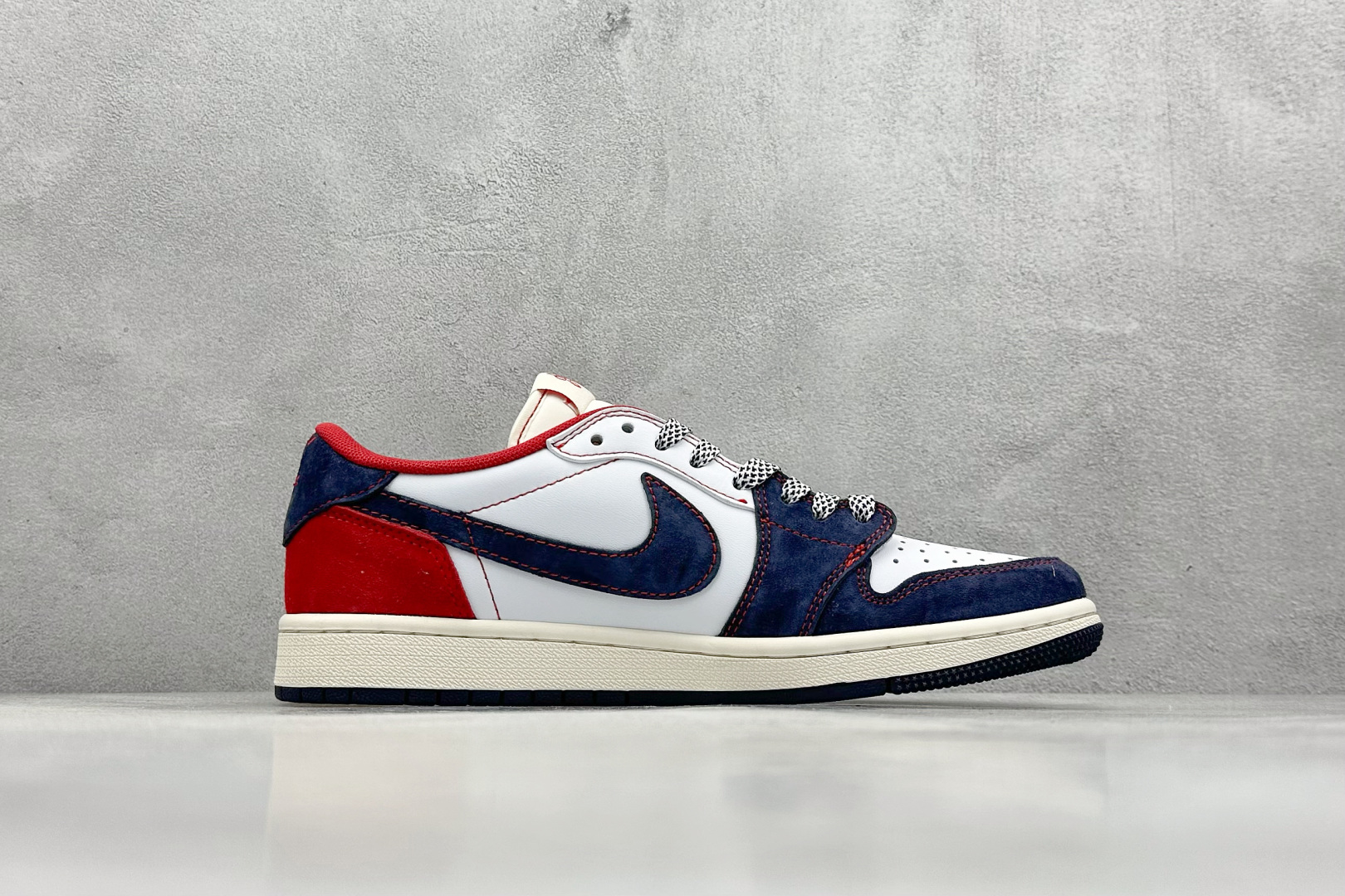 XL版 Travis Scott x Nike Air Jordan 1 Low 蛇年限定 Air Jordan 1 Low 反转白蓝红小钩满天星倒钩 HD2258-011