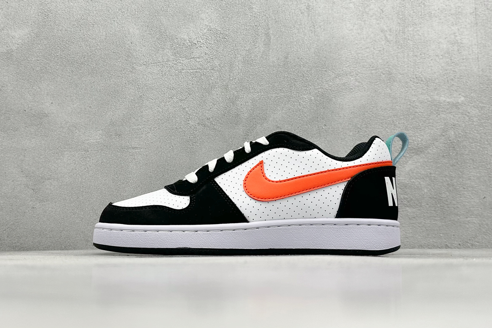 奥莱尾单福利 
Nike Court Vision Low 低帮百搭透气休闲运动板鞋，经典耐用的设计，兼