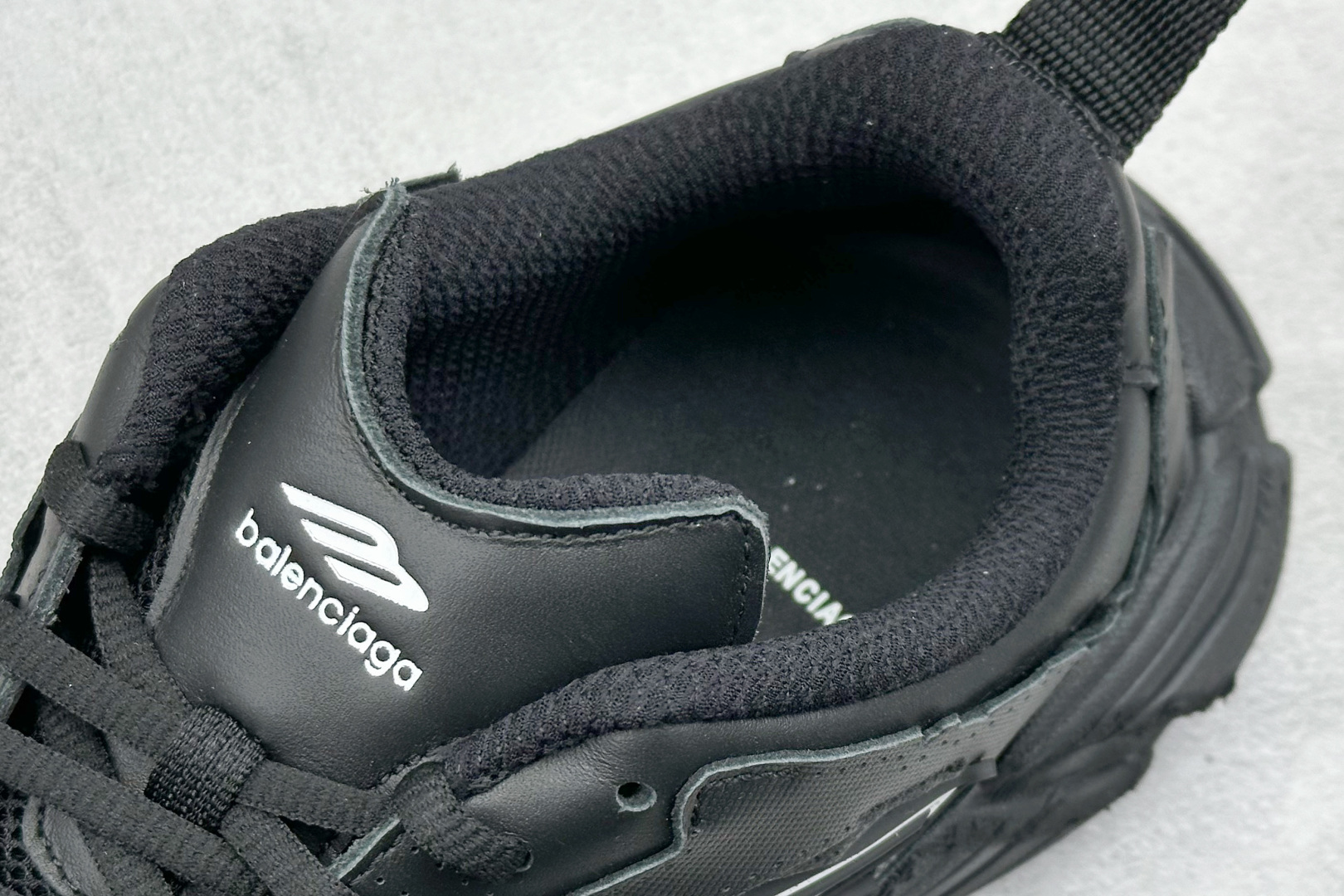 OK版 巴黎16代 Balenciaga 巴黎世家 825418-WDTSC-1000