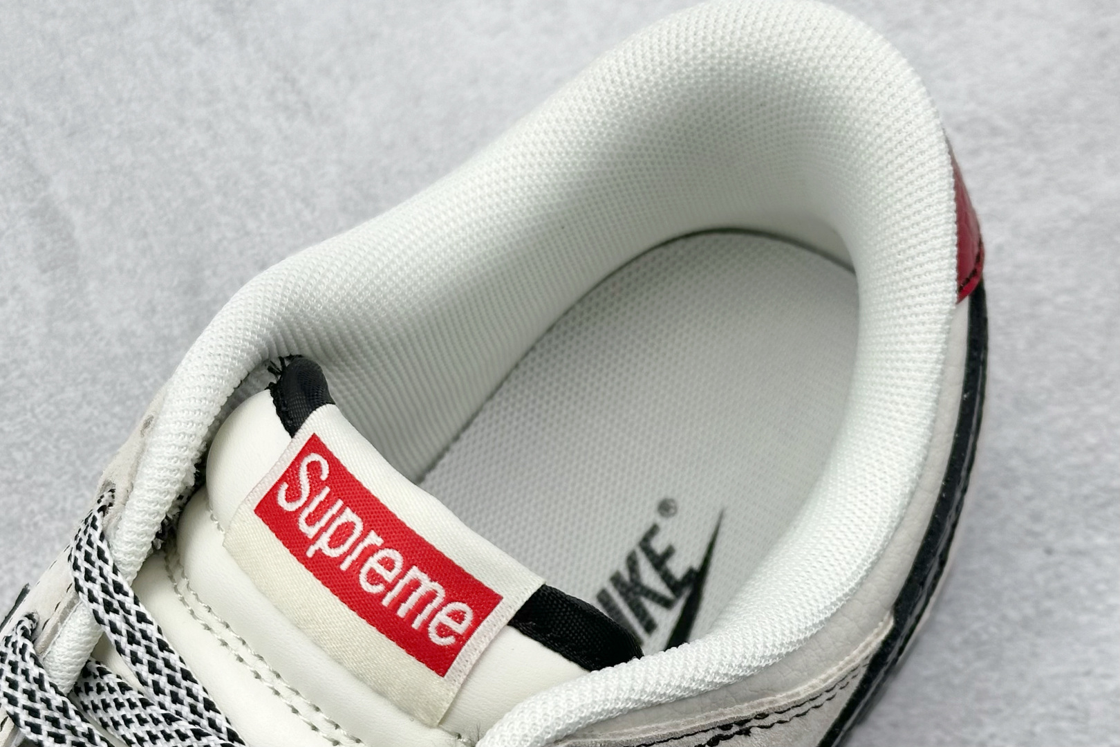 XC版 Nike SB Dunk Low“ Supreme联名蛇年限定——双拼蛇纹黑勾”低帮休闲板鞋 HH7518-030