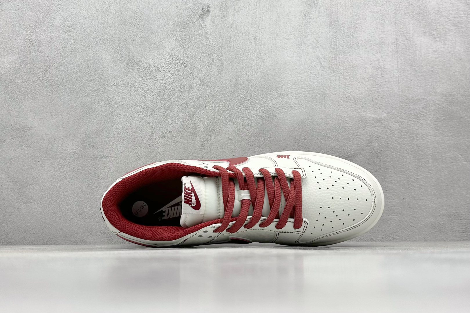 DK版 Nk SB Dunk Low x Undefeated 联名配色低帮休闲运动滑板板鞋  UN1697-655