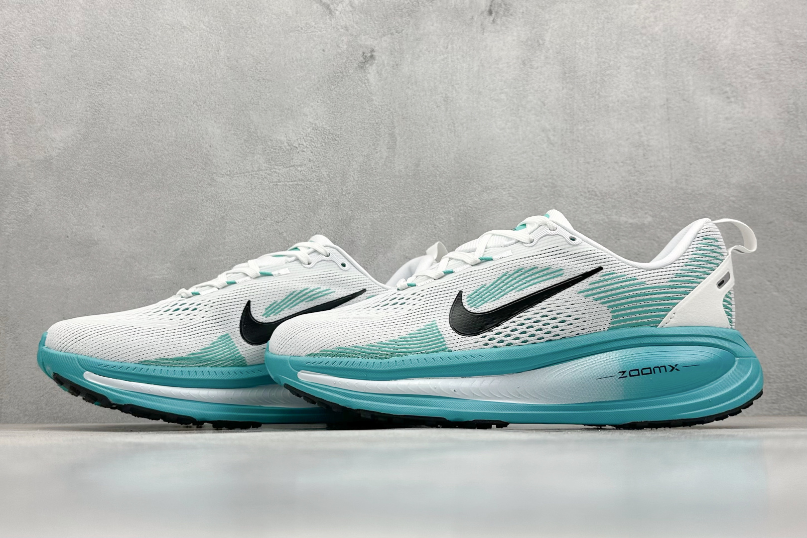 180 Nike Air Zoom Vomero 18  HM6804-688