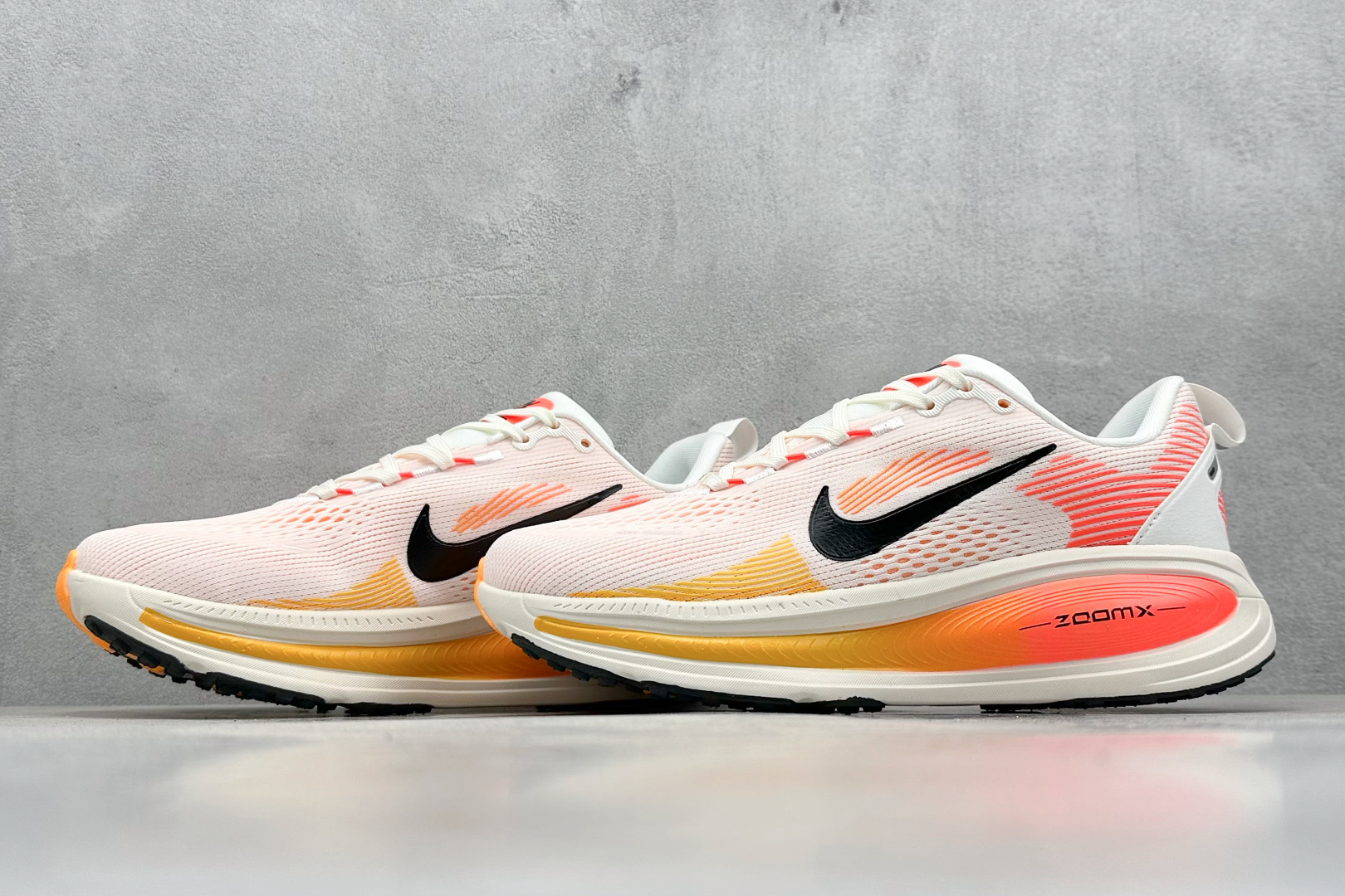 Nike Air Zoom Vomero 18  HM6804-100