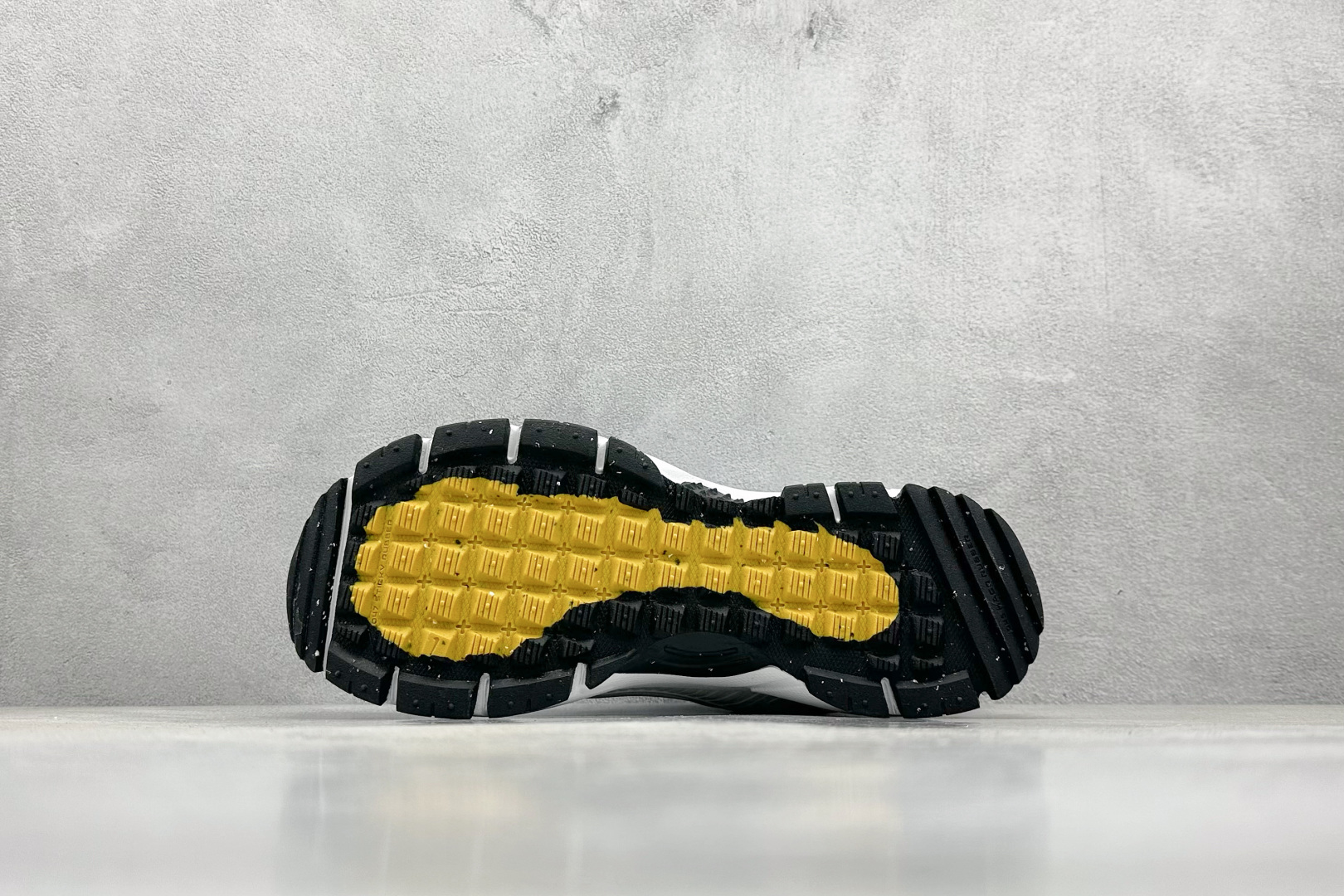 Nike Zoom Vomero Roam 马拉松复古跑五代休闲运动慢跑鞋  FV2295-400