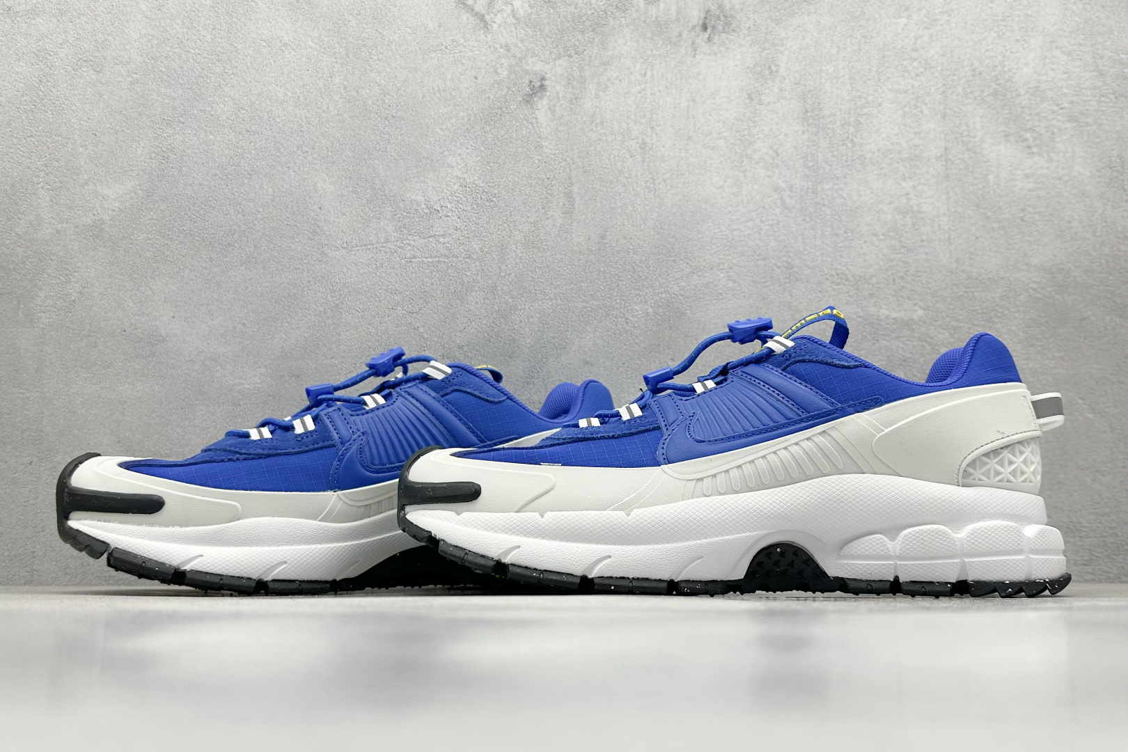 Nike Zoom Vomero Roam 马拉松复古跑五代休闲运动慢跑鞋  FV2295-400