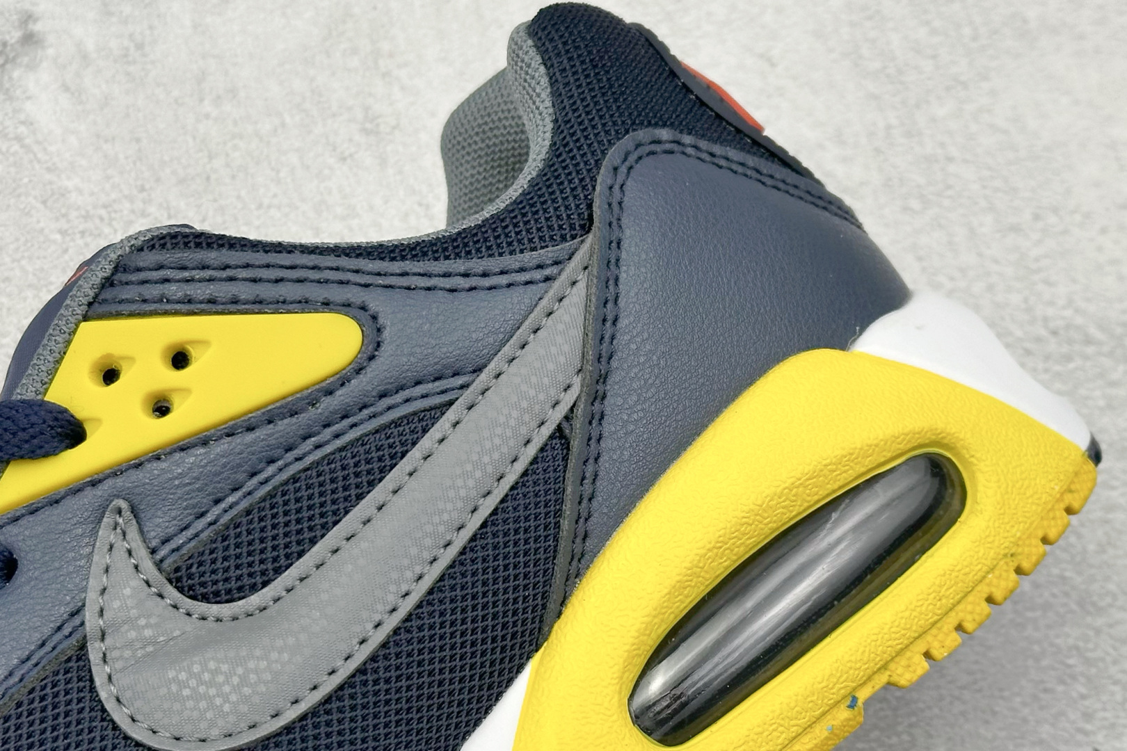 NIKE Air Max Ivo 复古小气垫跑鞋  511416-400