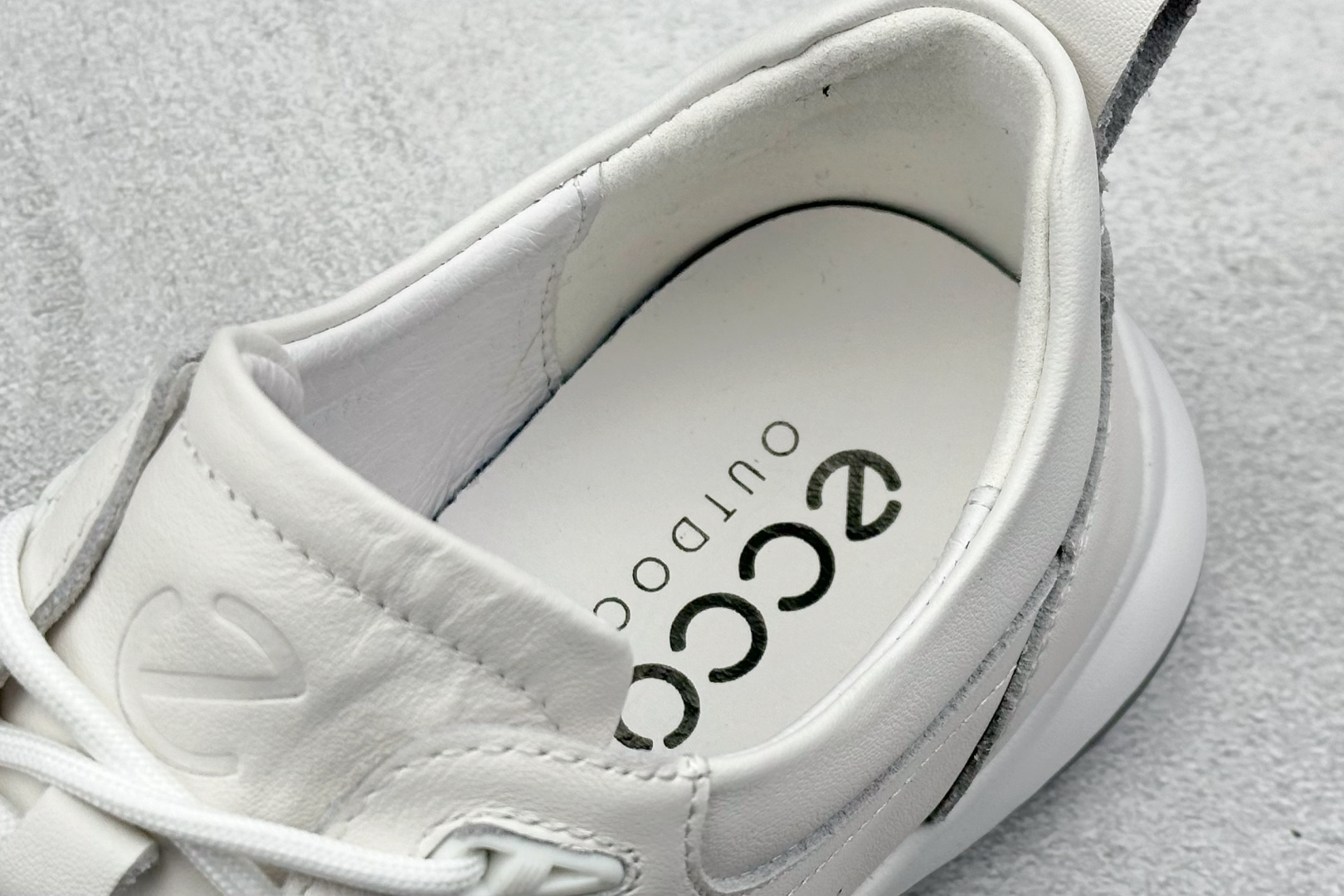 300 Ecco 爱步 健步 系列运动鞋休闲跑步鞋  890418