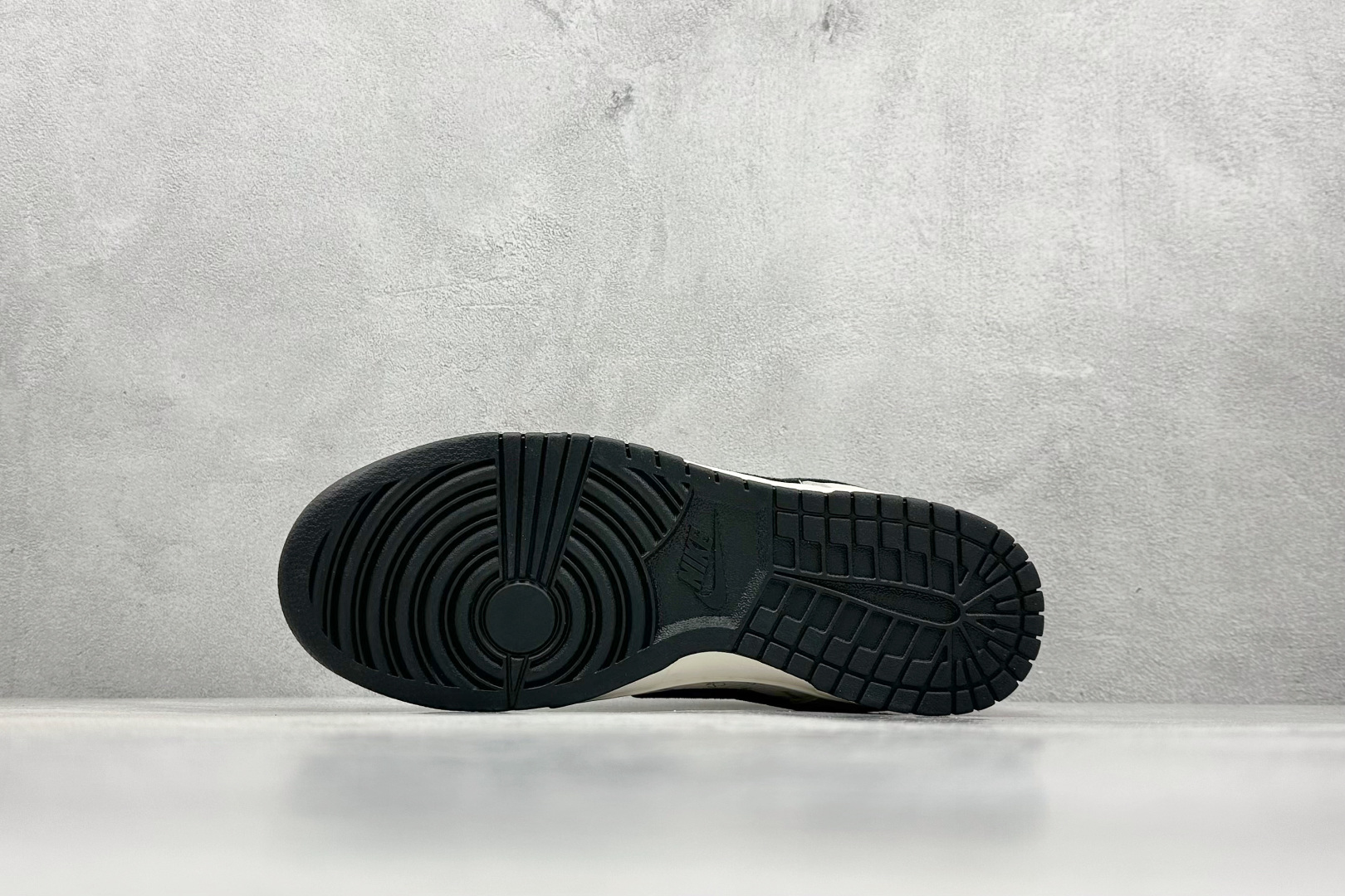 XC版 Nk SB Dunk Low 斯图西联名 绿尾小黑勾 周年高端定制 低帮休闲板鞋  XX2025-901