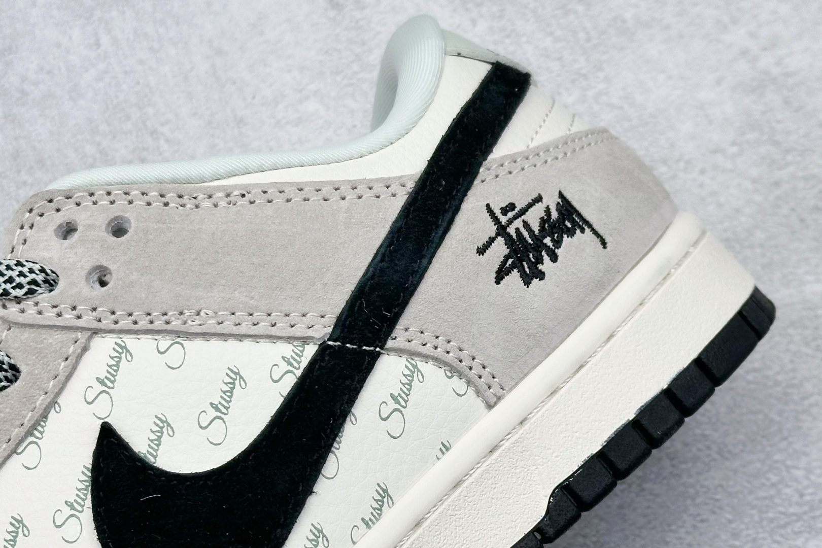 XC版 Nk SB Dunk Low 斯图西联名 绿尾小黑勾 周年高端定制 低帮休闲板鞋  XX2025-901
