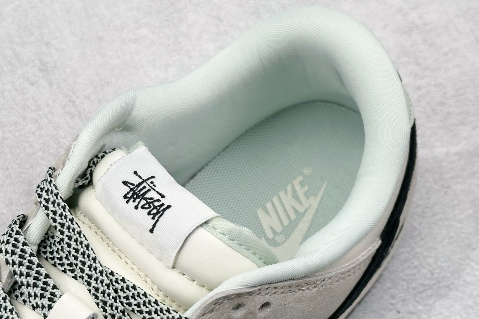 XC版 Nk SB Dunk Low 斯图西联名 绿尾小黑勾 周年高端定制 低帮休闲板鞋  XX2025-901