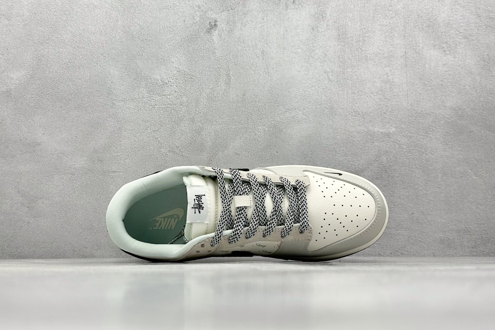XC版 Nk SB Dunk Low 斯图西联名 绿尾小黑勾 周年高端定制 低帮休闲板鞋  XX2025-901