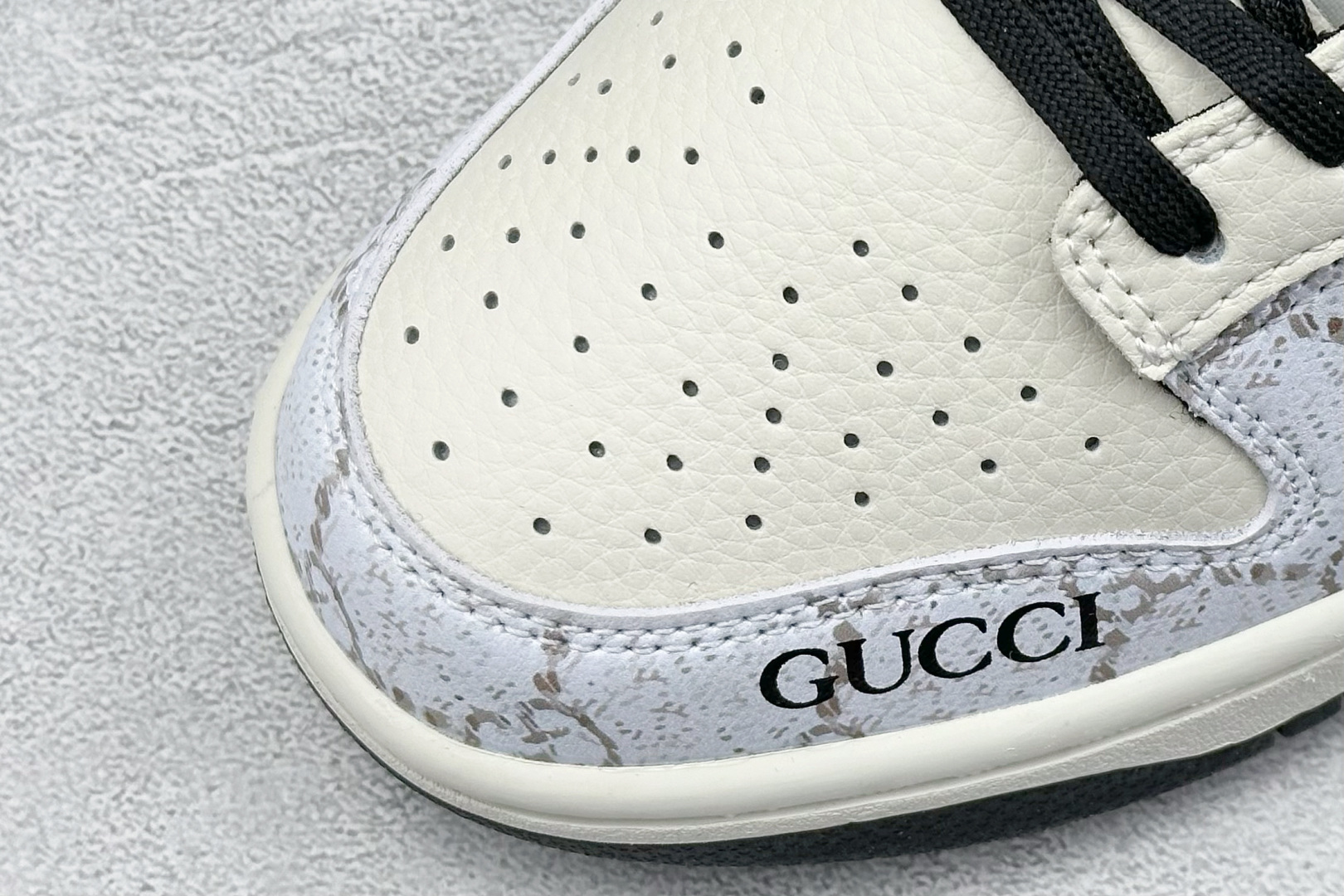 XC版 Nk SB Dunk Low 古驰联名 米奇暗纹白勾 低帮休闲板鞋  LW1818-112