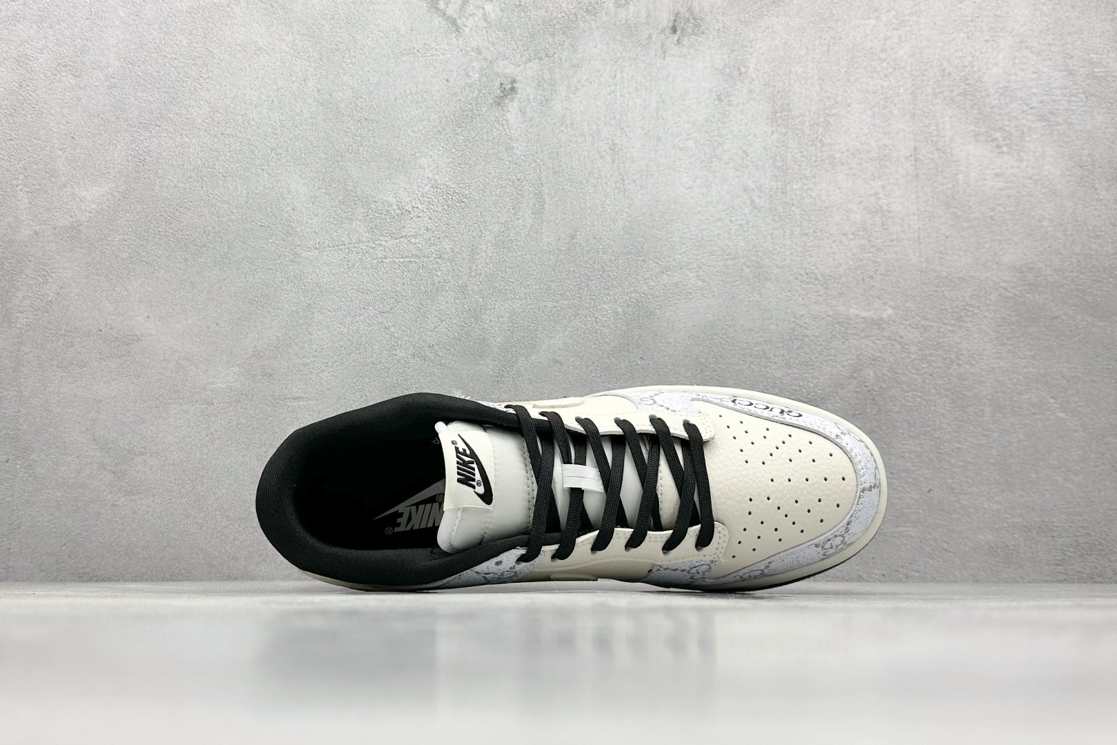 XC版 Nk SB Dunk Low 古驰联名 米奇暗纹白勾 低帮休闲板鞋  LW1818-112