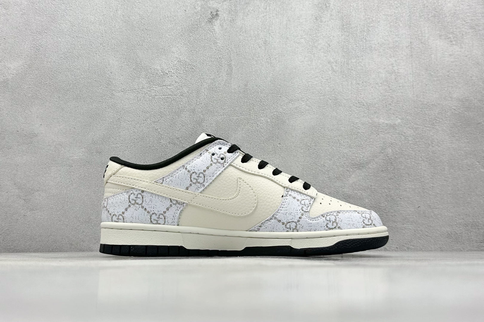 XC版 Nk SB Dunk Low 古驰联名 米奇暗纹白勾 低帮休闲板鞋  LW1818-112