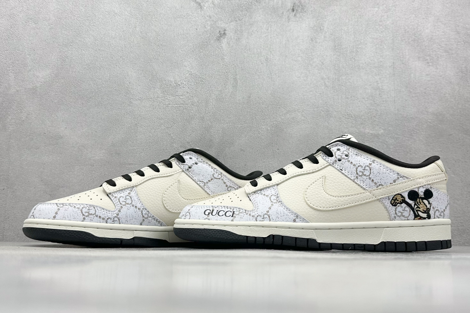 XC版 Nk SB Dunk Low 古驰联名 米奇暗纹白勾 低帮休闲板鞋  LW1818-112