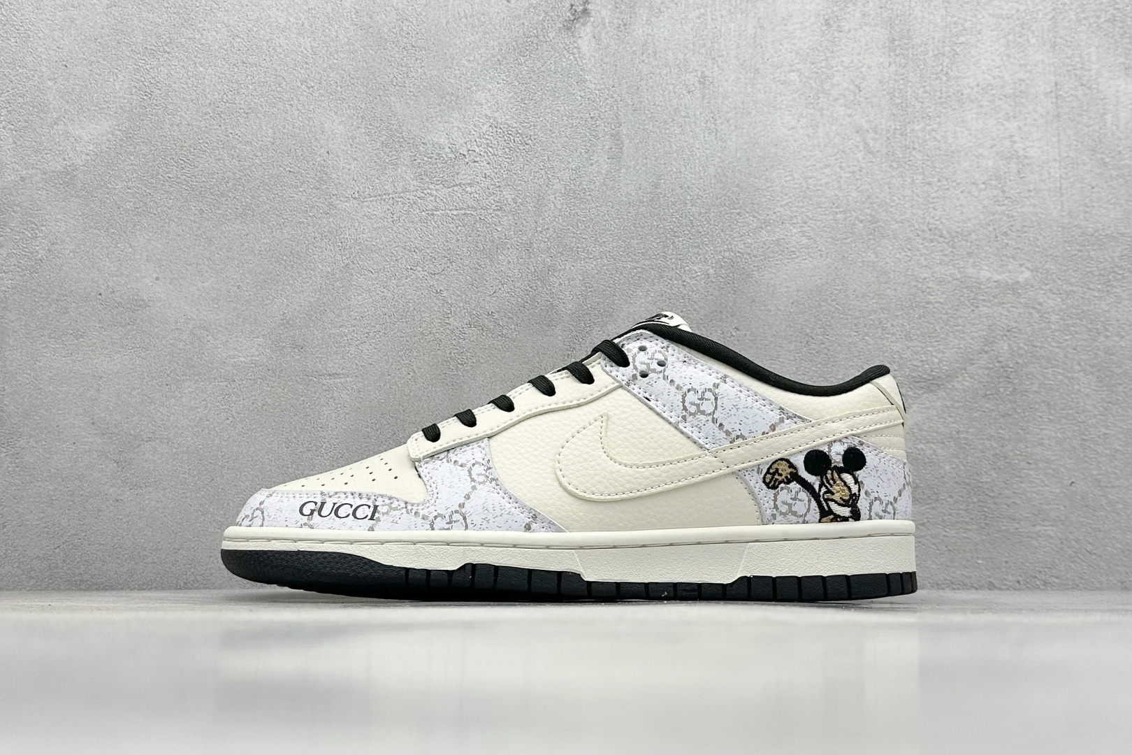 XC版 Nk SB Dunk Low 古驰联名 米奇暗纹白勾 低帮休闲板鞋  LW1818-112