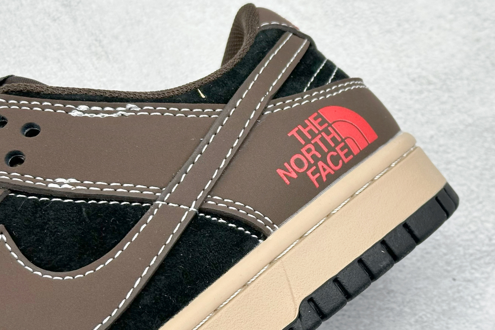 Nike SB Dunk Low x The North Face 棕黑红小钩  XX9928-028