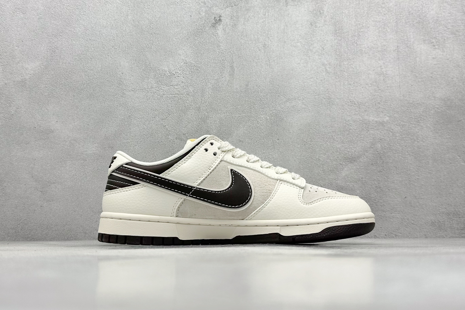 240 Nike SB Dunk Low x Supreme 白黑小钩满天星  XX9934-034
