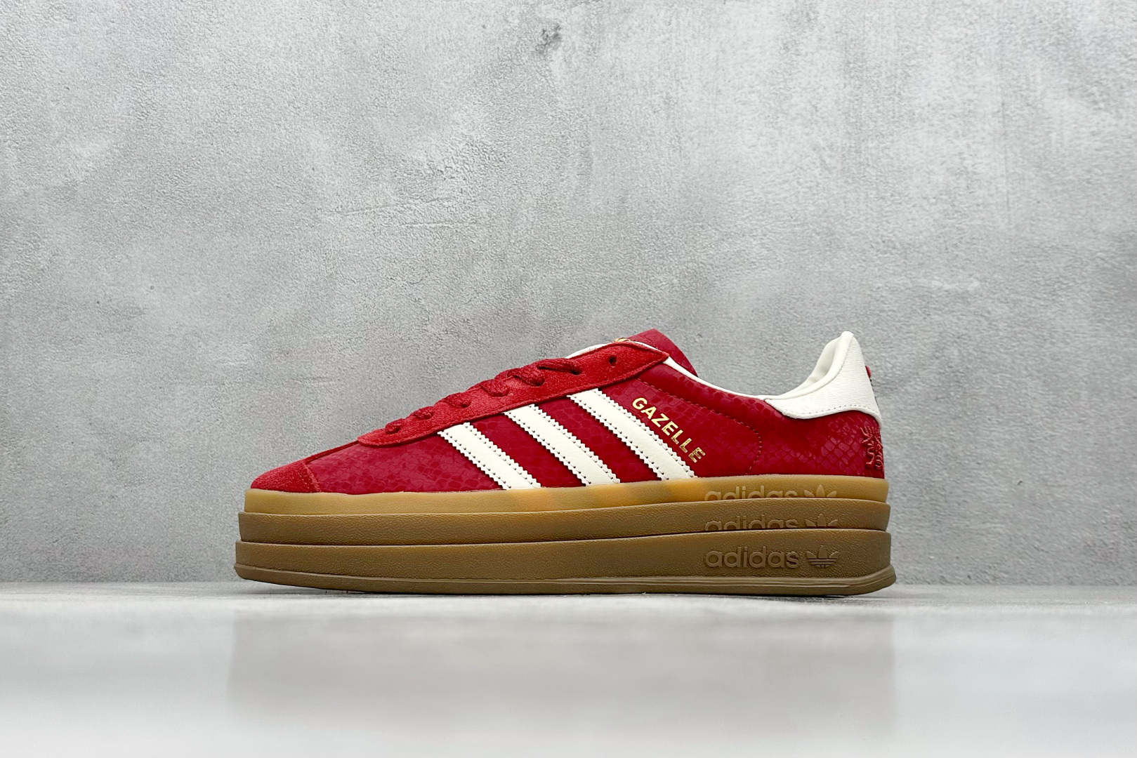 HG版 AD Originals Gazelle Bold CNY 蛇年限定 ”year of snake” 红白 三层底低帮耐磨厚底增高板鞋  JQ5977